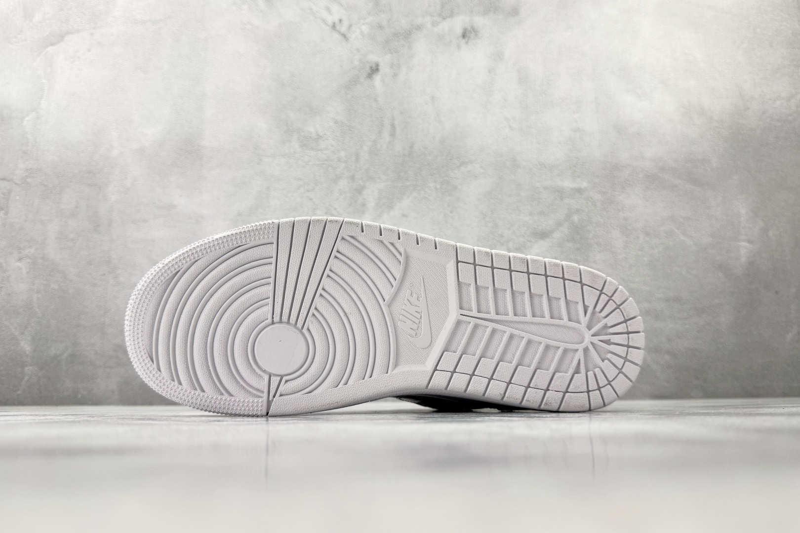 190 平台爆款 Jordan Air Jordan 1 Low 白银 IQ9381-100