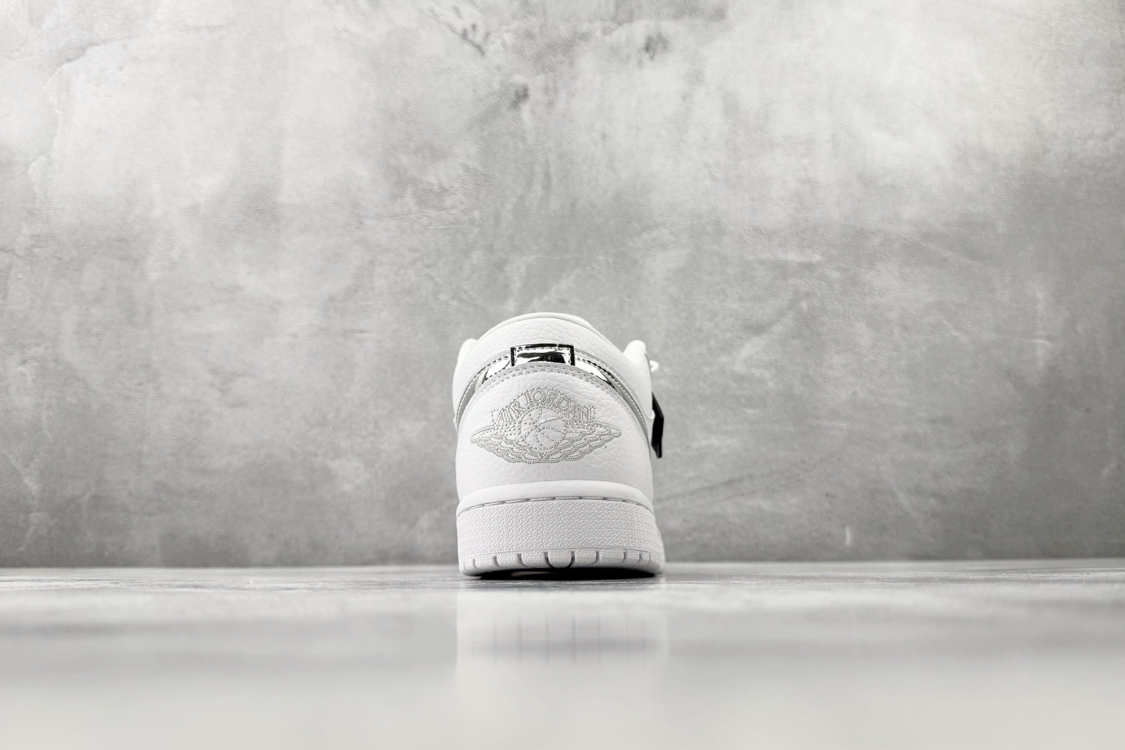 190 平台爆款 Jordan Air Jordan 1 Low 白银 IQ9381-100