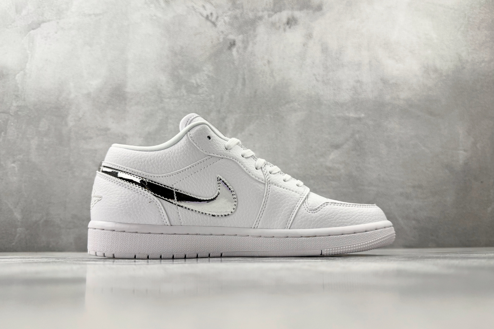 190 平台爆款 Jordan Air Jordan 1 Low 白银 IQ9381-100