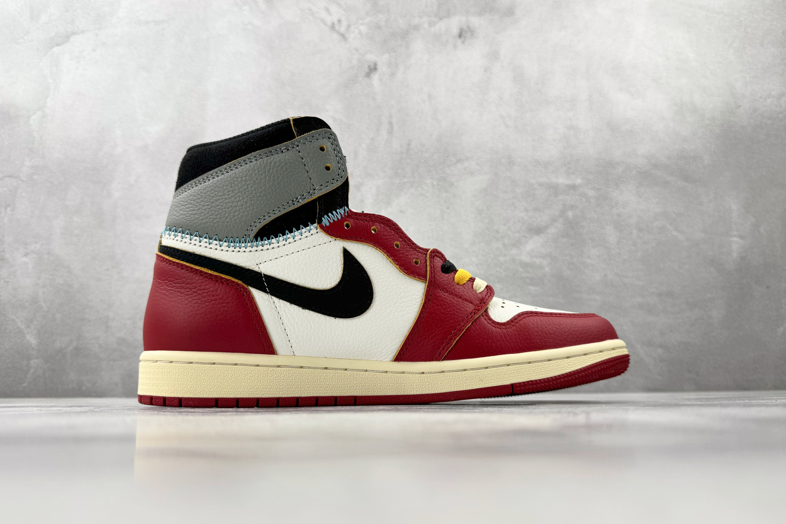 全新工厂开发 Union x Jordan Air Jordan 1 白红灰 HV8563-600