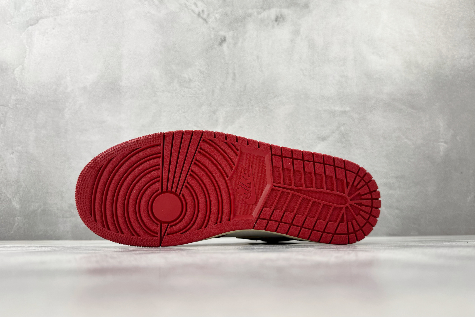 全新工厂开发 Union x Jordan Air Jordan 1 白红灰 HV8563-600