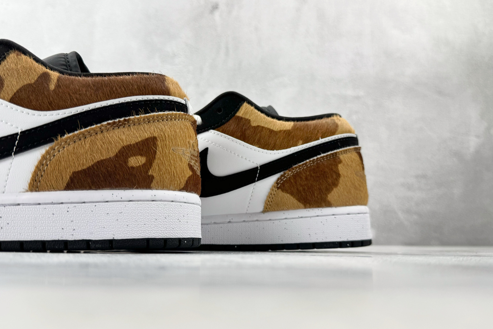 综合版 Jordan Air Jordan 1 黑白 IX8740-101 综合版 Jordan Air Jordan 1 黑白 IX8740-101