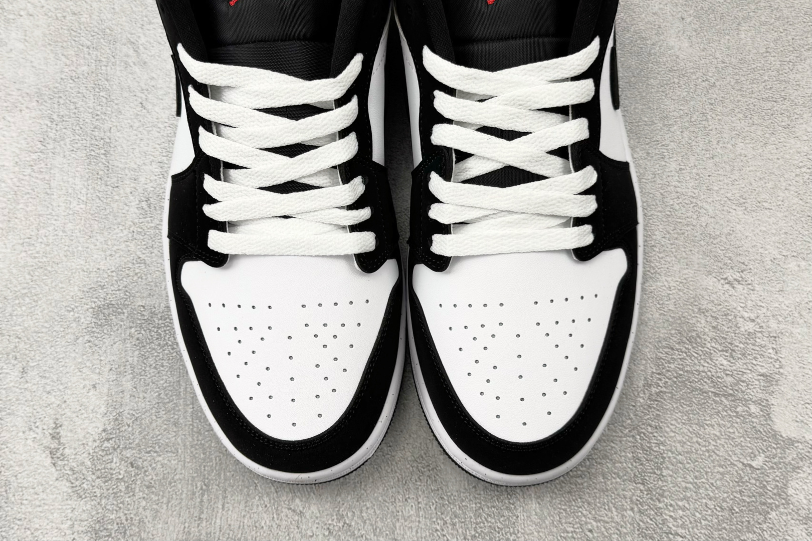 综合版 Jordan Air Jordan 1 黑白 IX8740-101 综合版 Jordan Air Jordan 1 黑白 IX8740-101