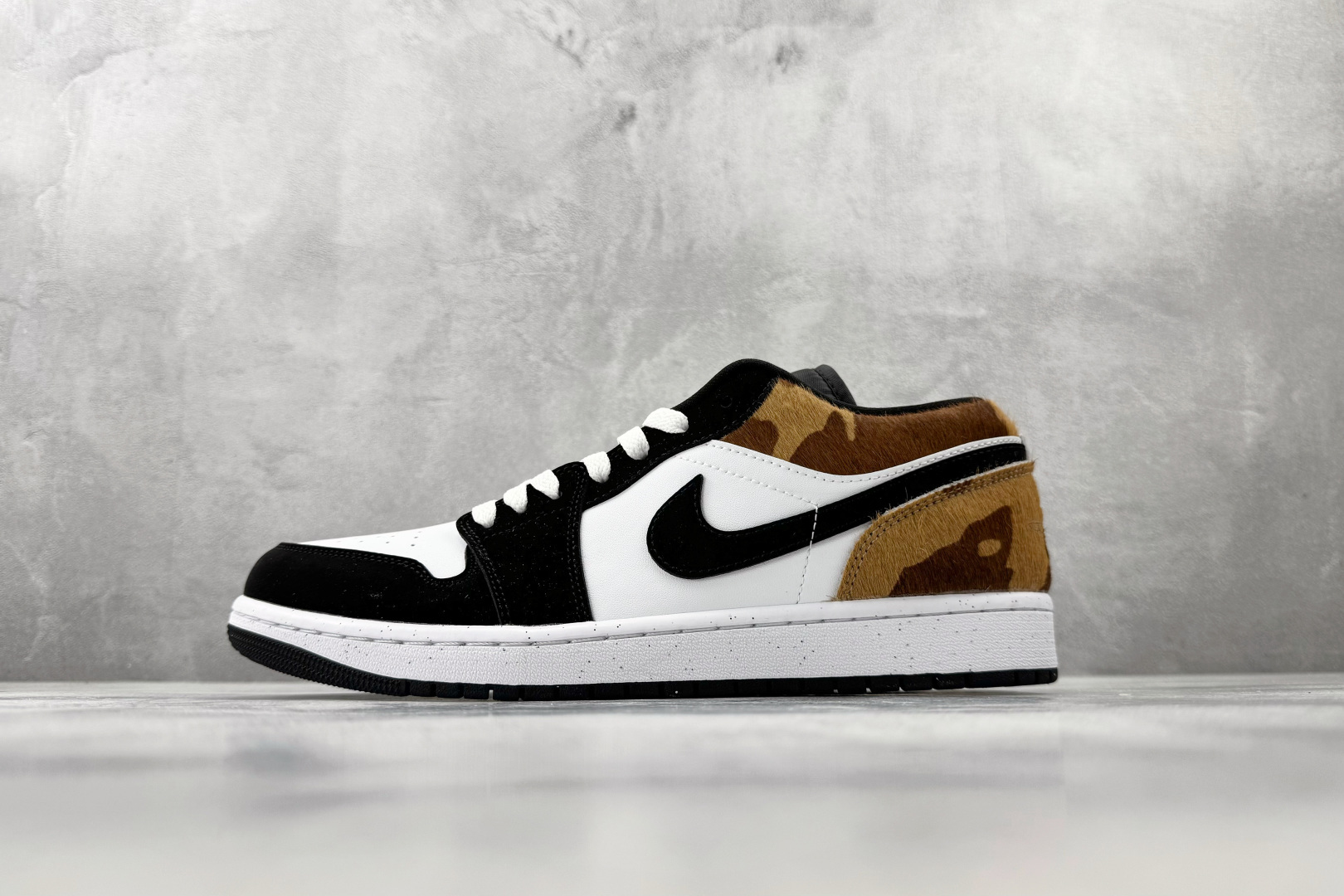 综合版 Jordan Air Jordan 1 黑白 IX8740-101 综合版 Jordan Air Jordan 1 黑白 IX8740-101