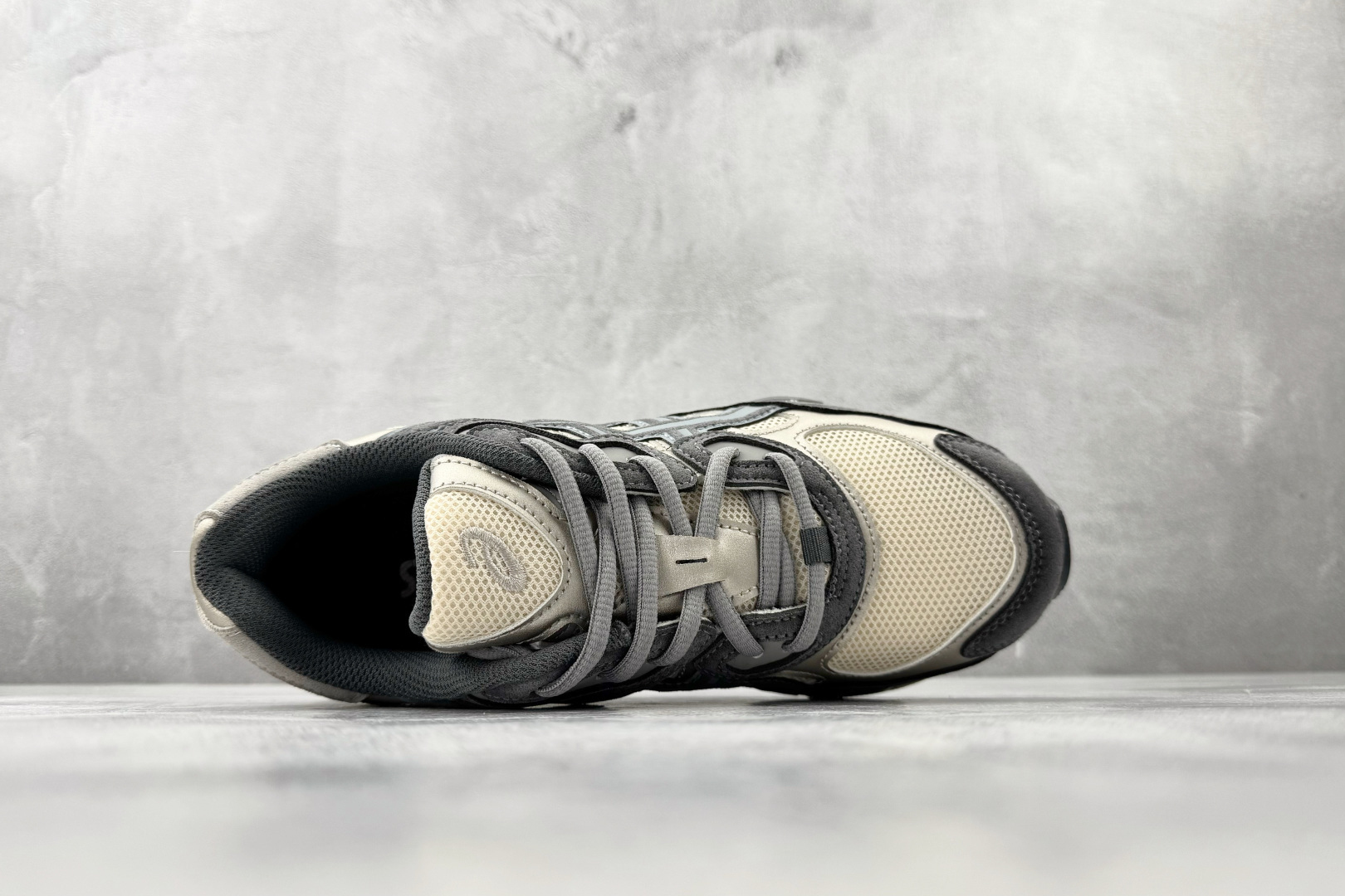 XP 平台专供 ASICS GEL-NYC系列 燕麦灰货号：1201A789-250尺码：36 36.5