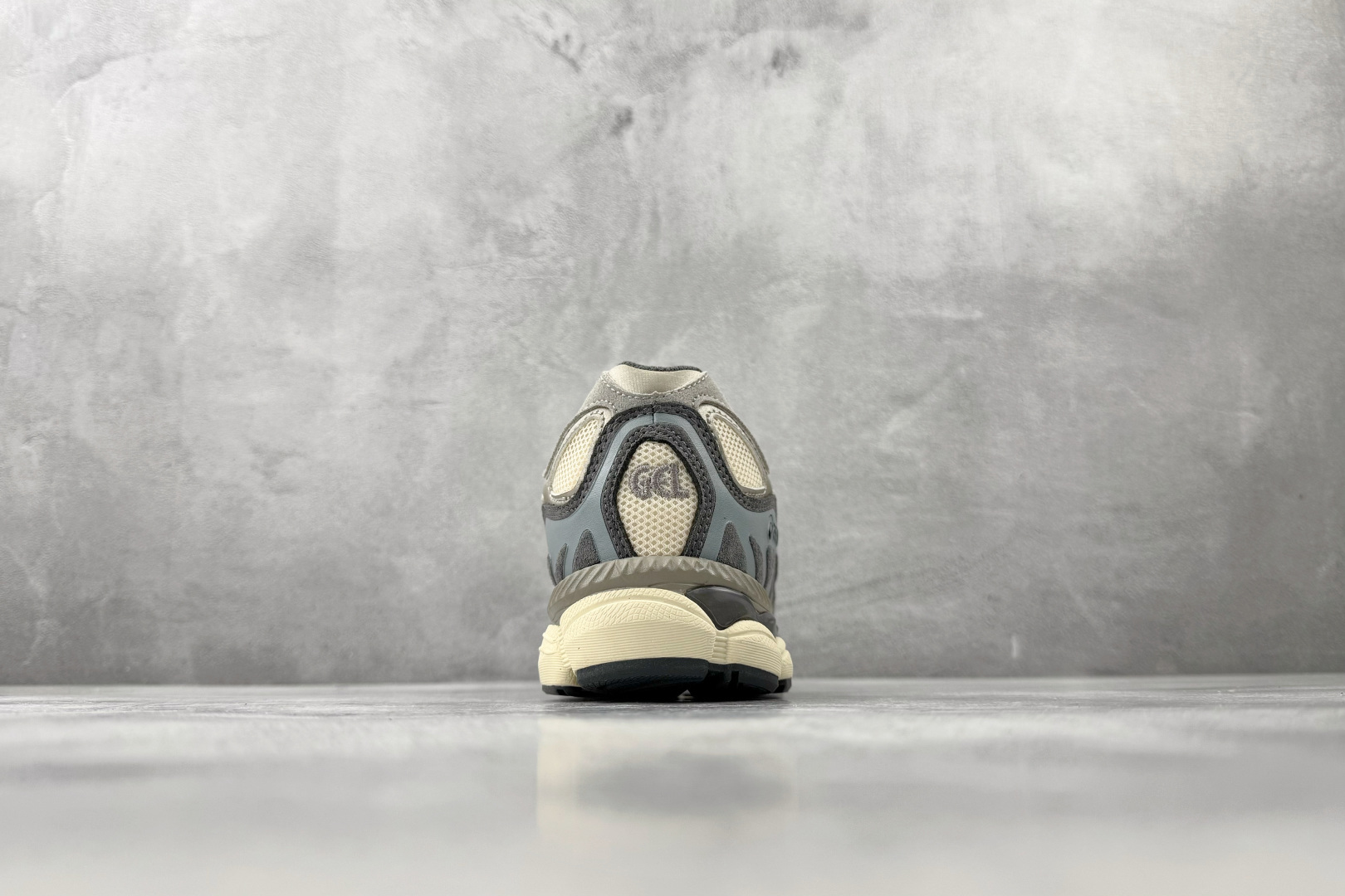 XP 平台专供 ASICS GEL-NYC系列 燕麦灰货号：1201A789-250尺码：36 36.5