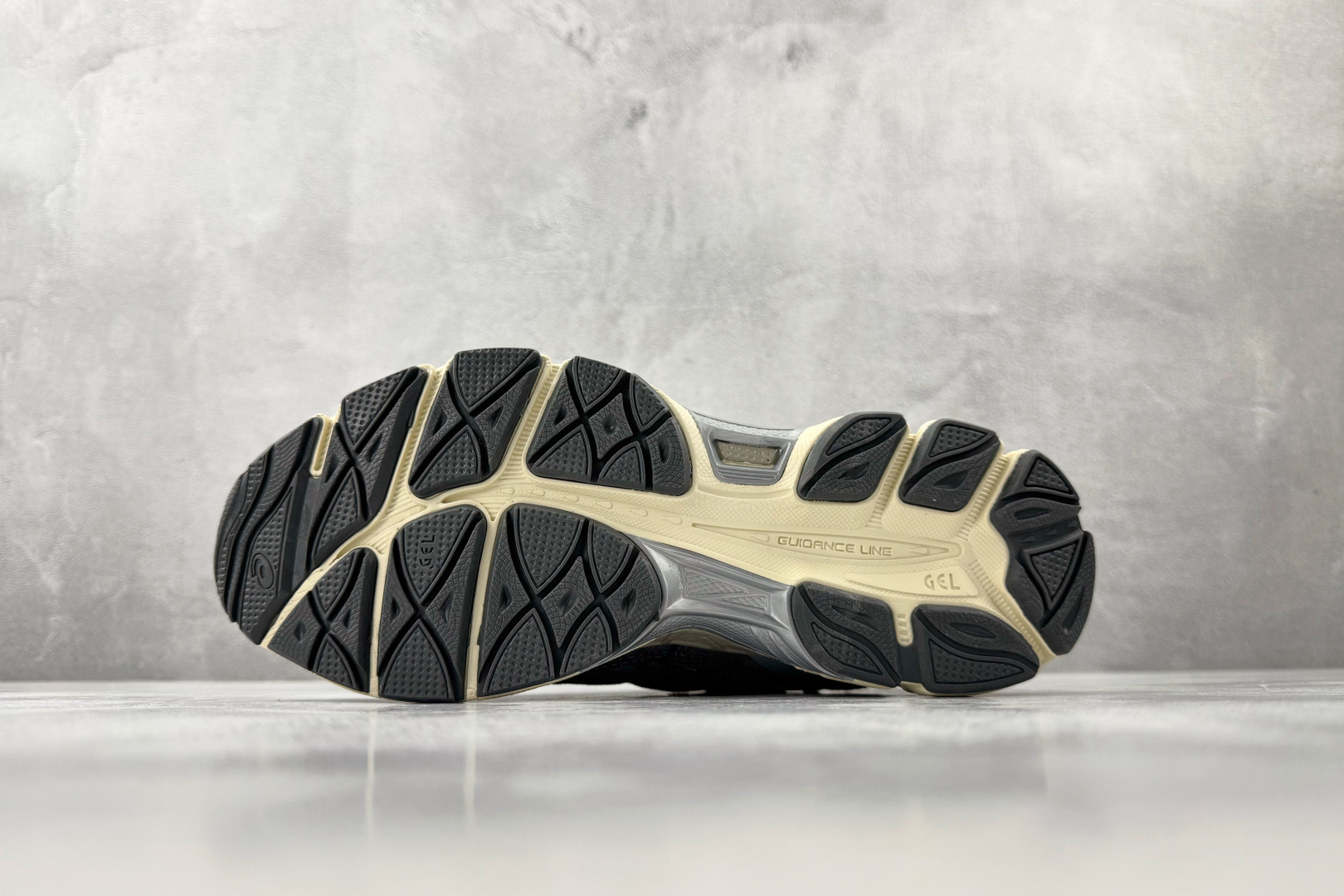 XP 平台专供 ASICS GEL-NYC系列 燕麦灰货号：1201A789-250尺码：36 36.5