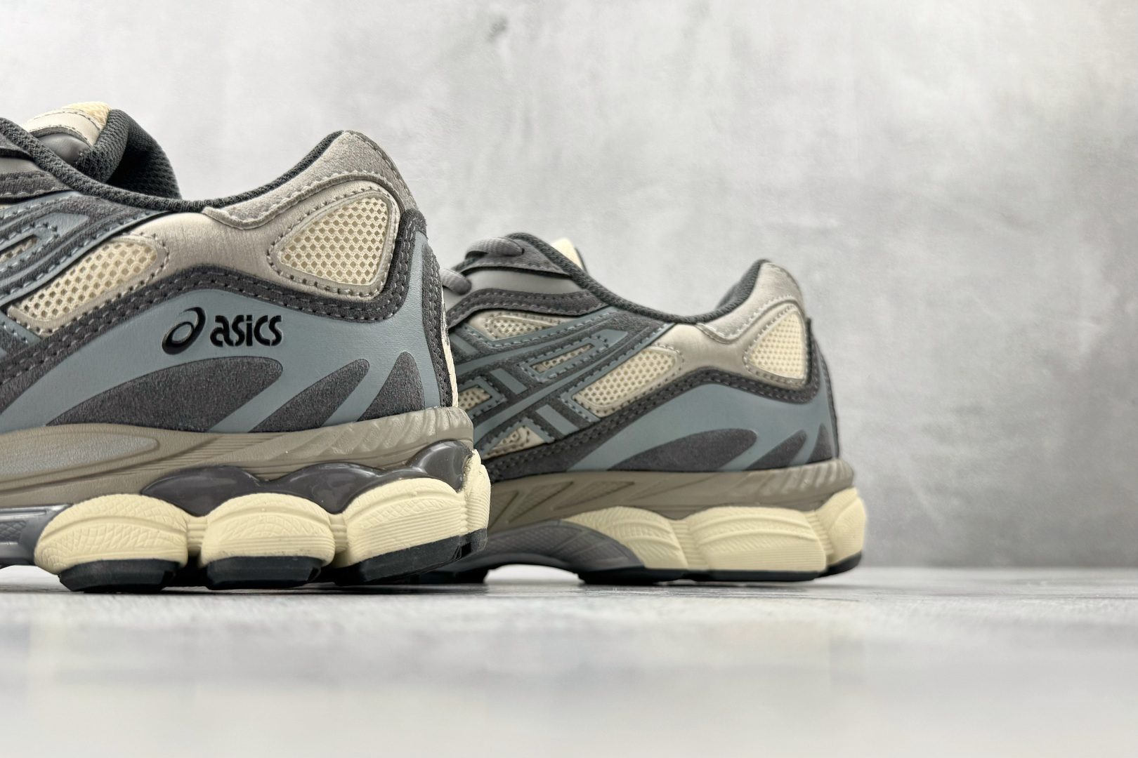 XP 平台专供 ASICS GEL-NYC系列 燕麦灰货号：1201A789-250尺码：36 36.5