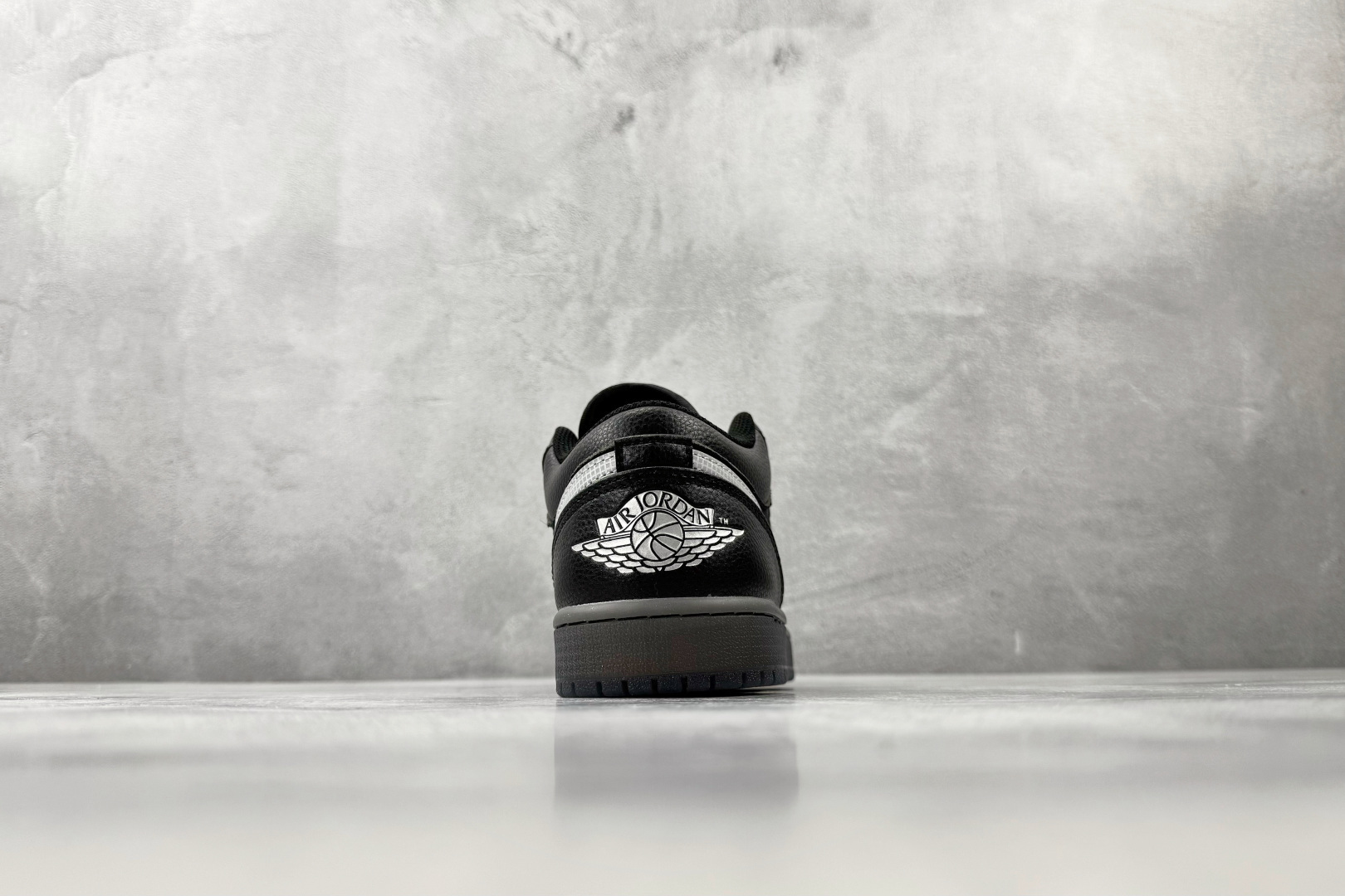 平台爆款 Jordan Air Jordan 1 Low 黑色 HV5968-001 平台爆款 Jordan Air Jordan 1 Low 黑色 HV5968-001