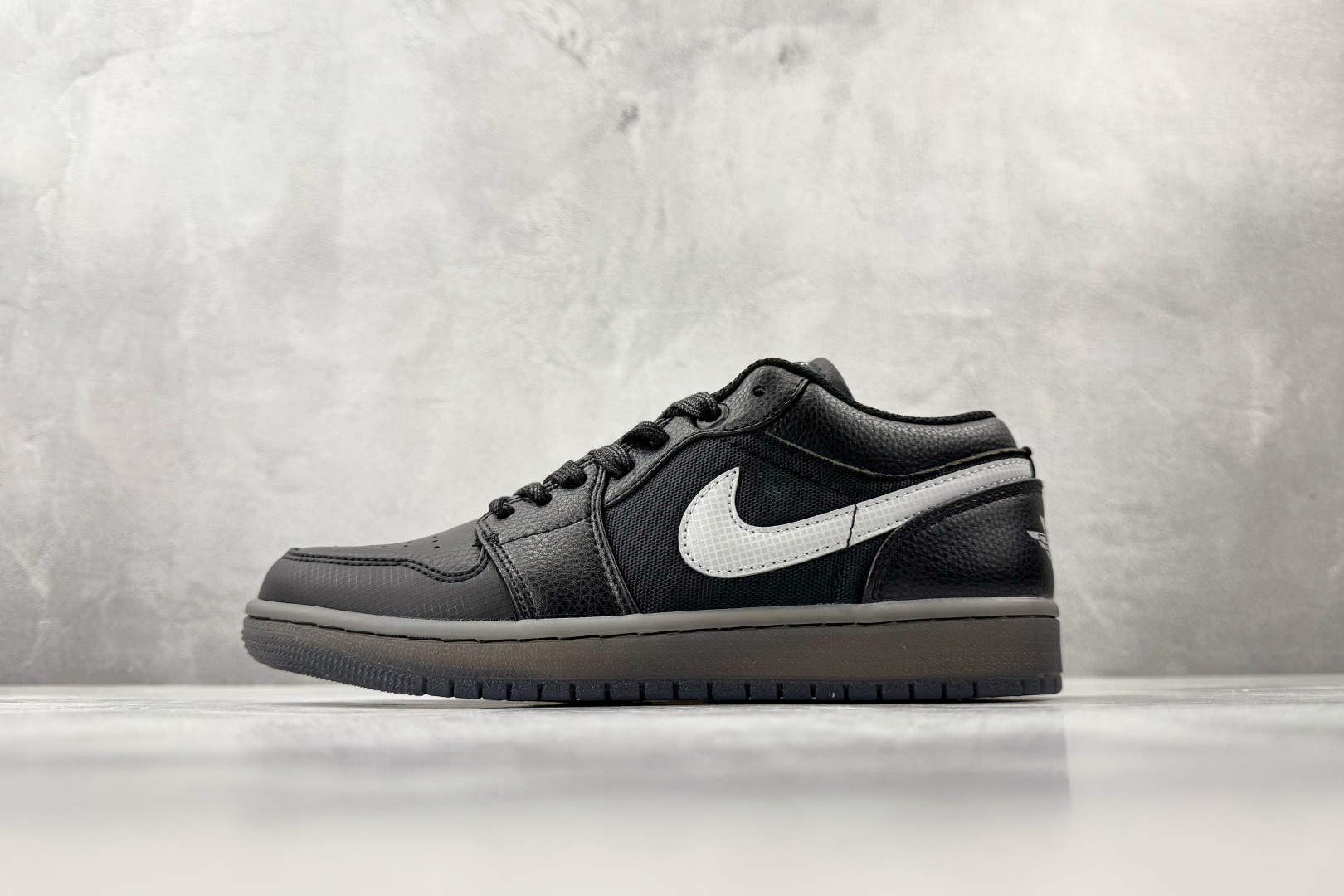 平台爆款 Jordan Air Jordan 1 Low 黑色 HV5968-001 平台爆款 Jordan Air Jordan 1 Low 黑色 HV5968-001