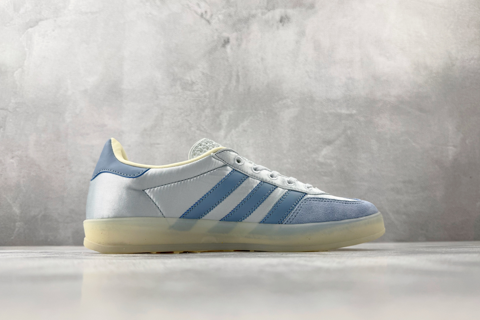 adidas originals GAZELLE INDOOR 蓝色 JI2711 adidas originals GAZELLE INDOOR 蓝色 JI2711