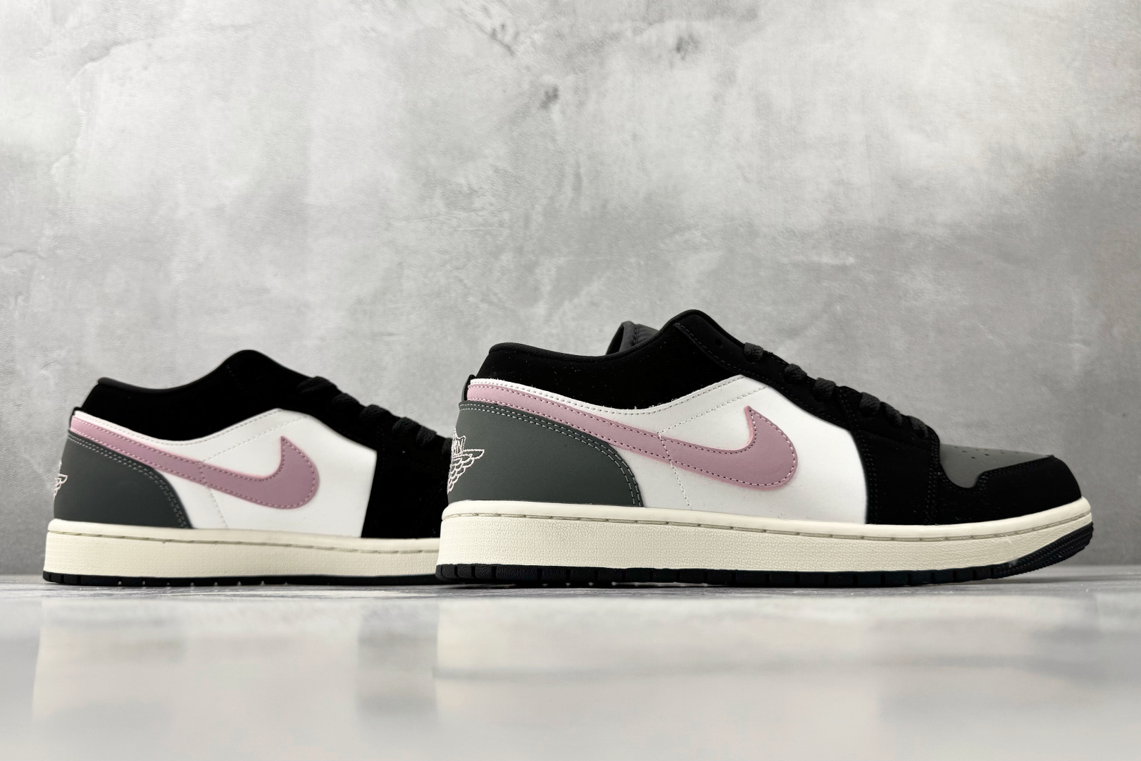 200 综合版 Jordan Air Jordan 1 黑白粉 II3788-003