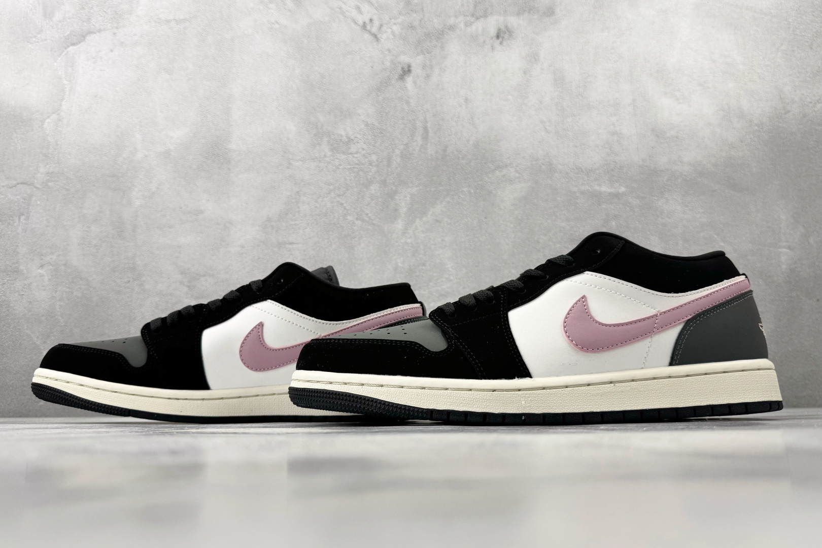 200 综合版 Jordan Air Jordan 1 黑白粉 II3788-003