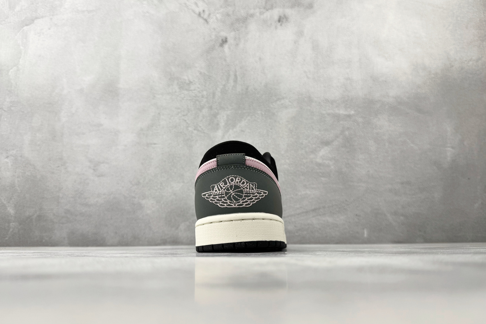 200 综合版 Jordan Air Jordan 1 黑白粉 II3788-003