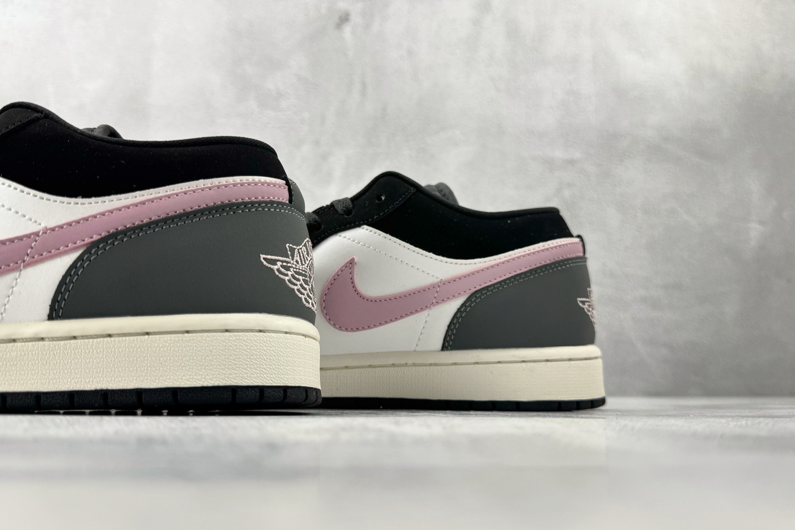 200 综合版 Jordan Air Jordan 1 黑白粉 II3788-003