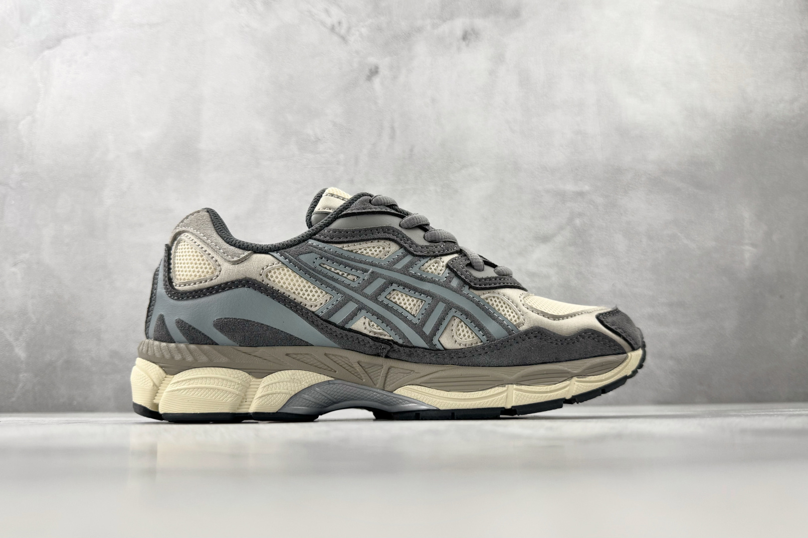 XP 平台专供 ASICS GEL-NYC系列 燕麦灰货号：1201A789-250尺码：36 36.5