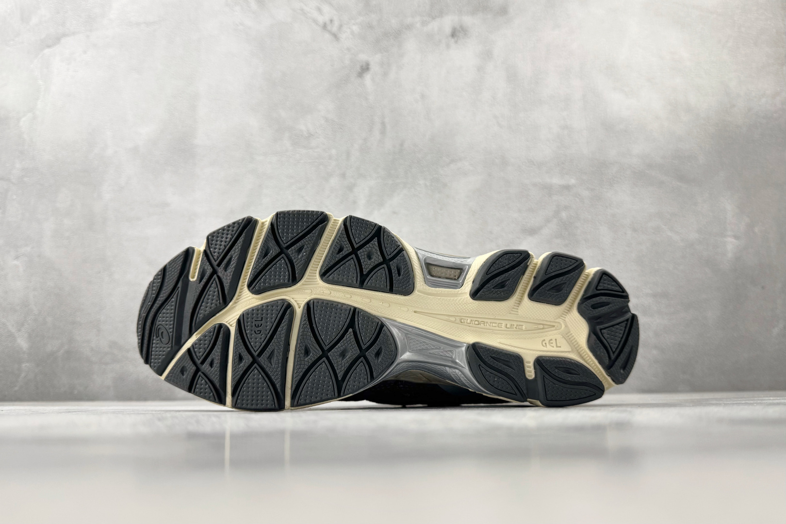 XP 平台专供 ASICS GEL-NYC系列 燕麦灰货号：1201A789-250尺码：36 36.5