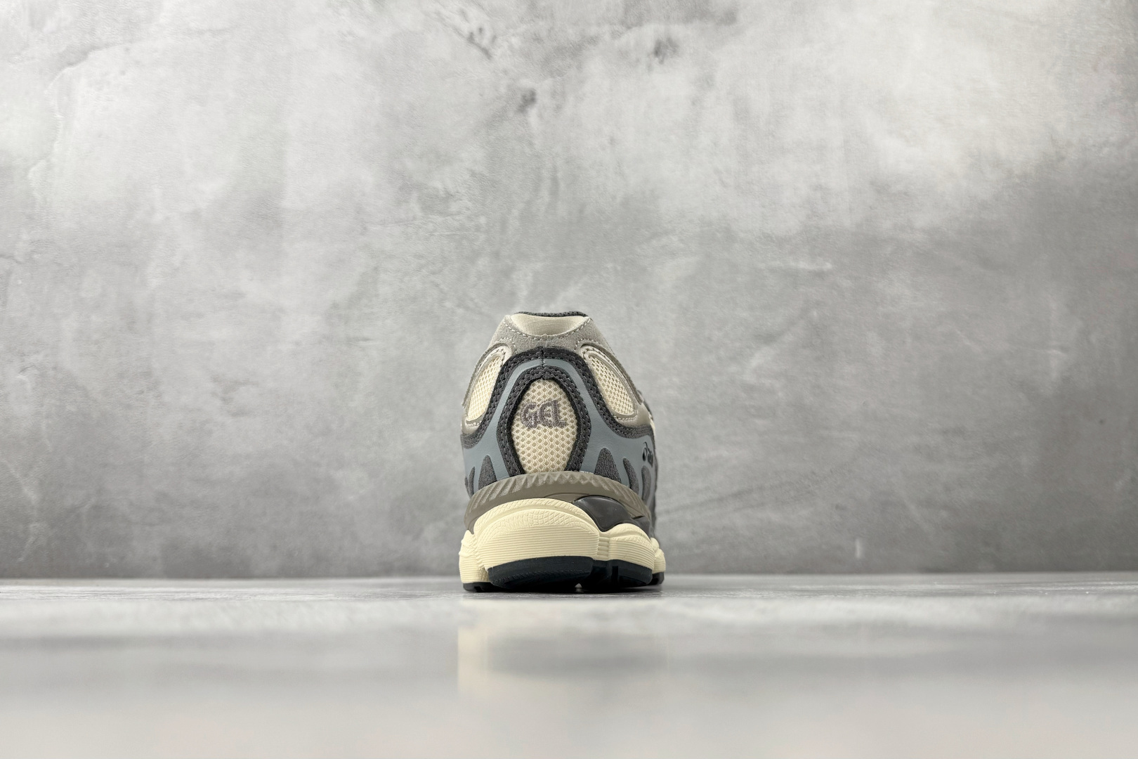XP 平台专供 ASICS GEL-NYC系列 燕麦灰货号：1201A789-250尺码：36 36.5