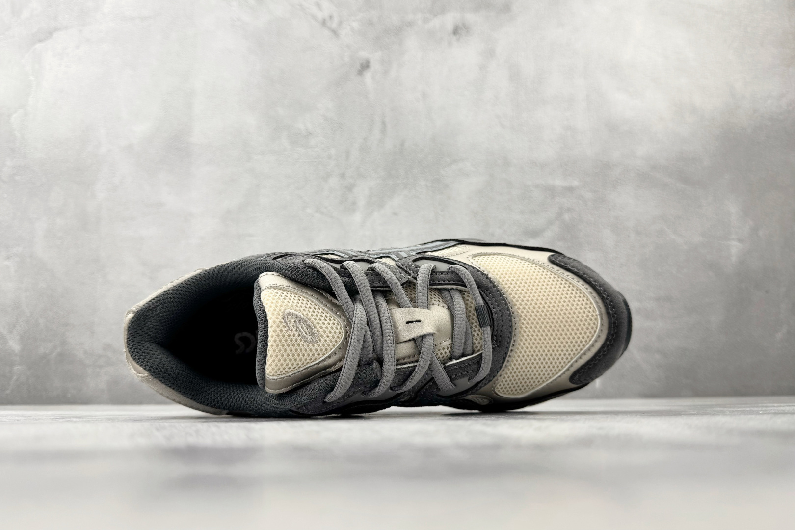 XP 平台专供 ASICS GEL-NYC系列 燕麦灰货号：1201A789-250尺码：36 36.5