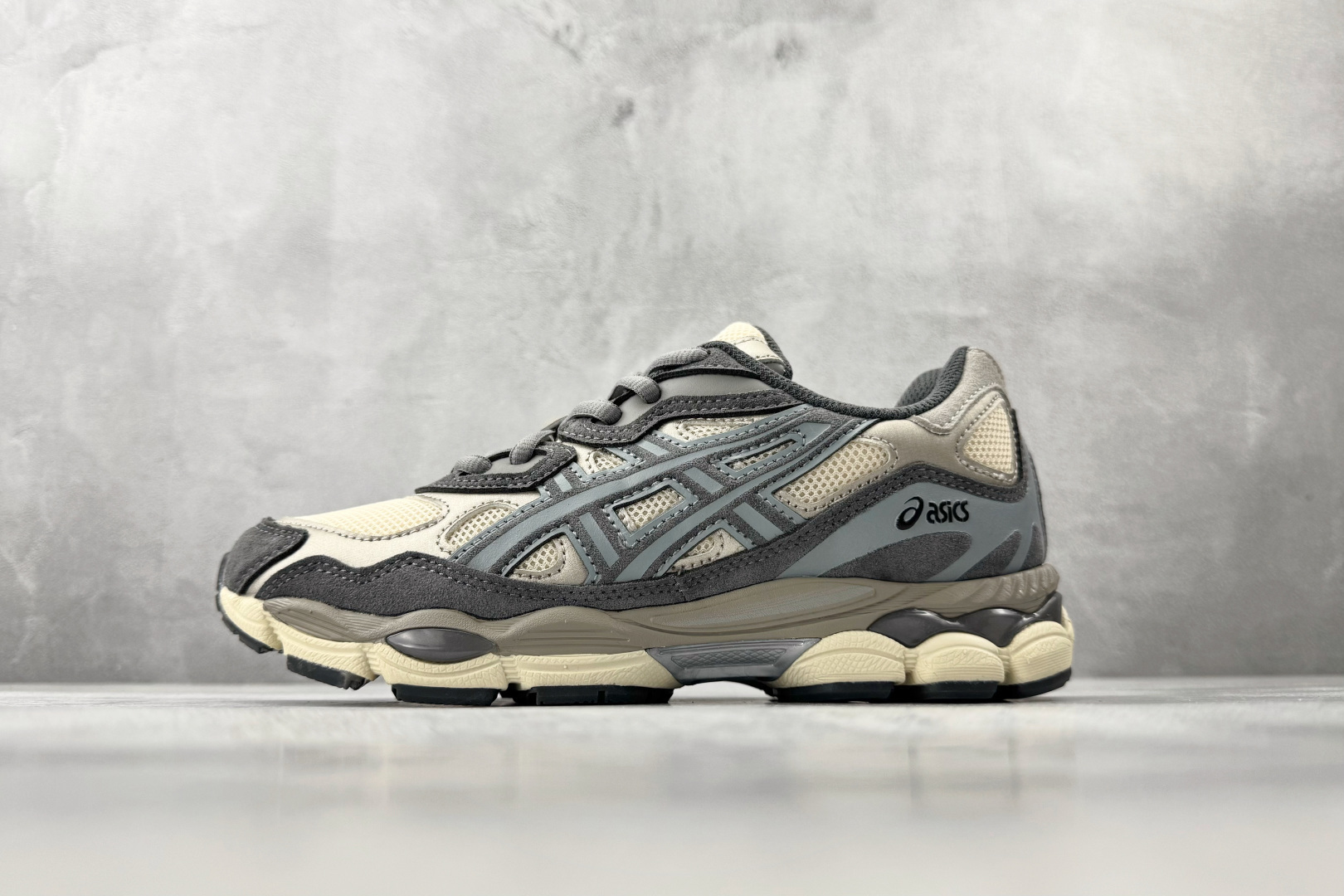 XP 平台专供 ASICS GEL-NYC系列 燕麦灰货号：1201A789-250尺码：36 36.5