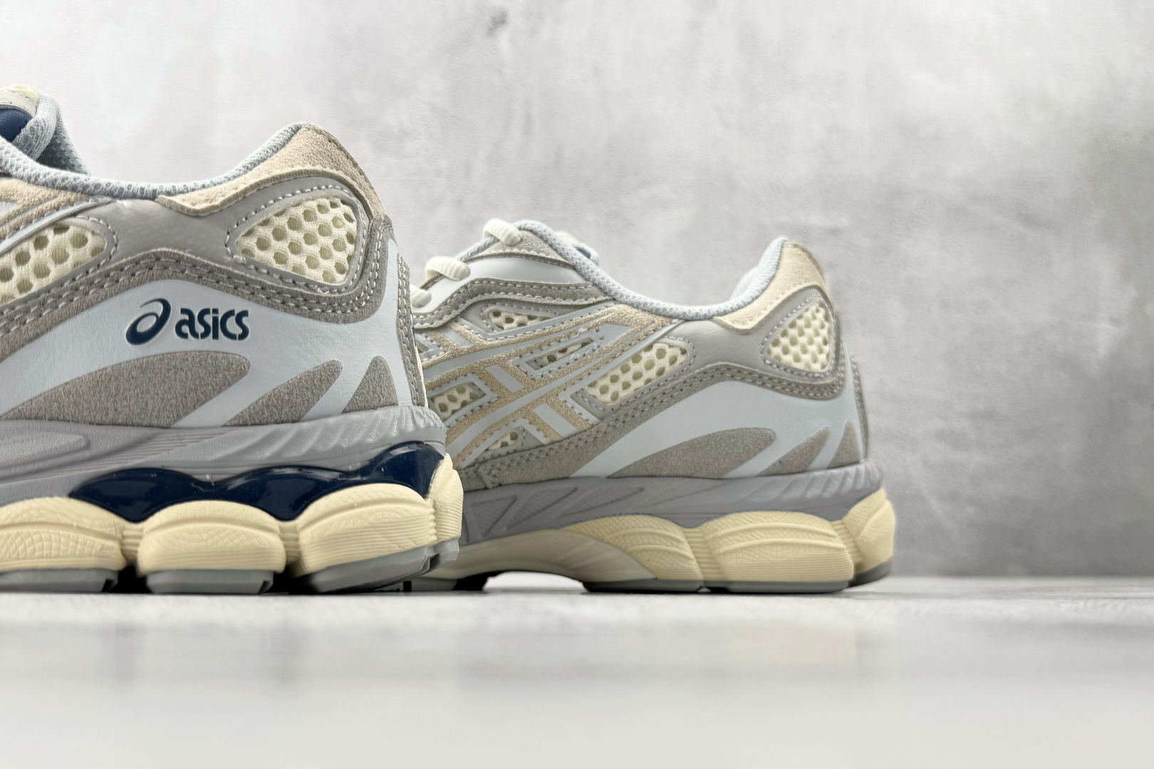 XP 平台专供 ASICS GEL-NYC系列 米灰色货号：1203A372-600尺码：36 36.5