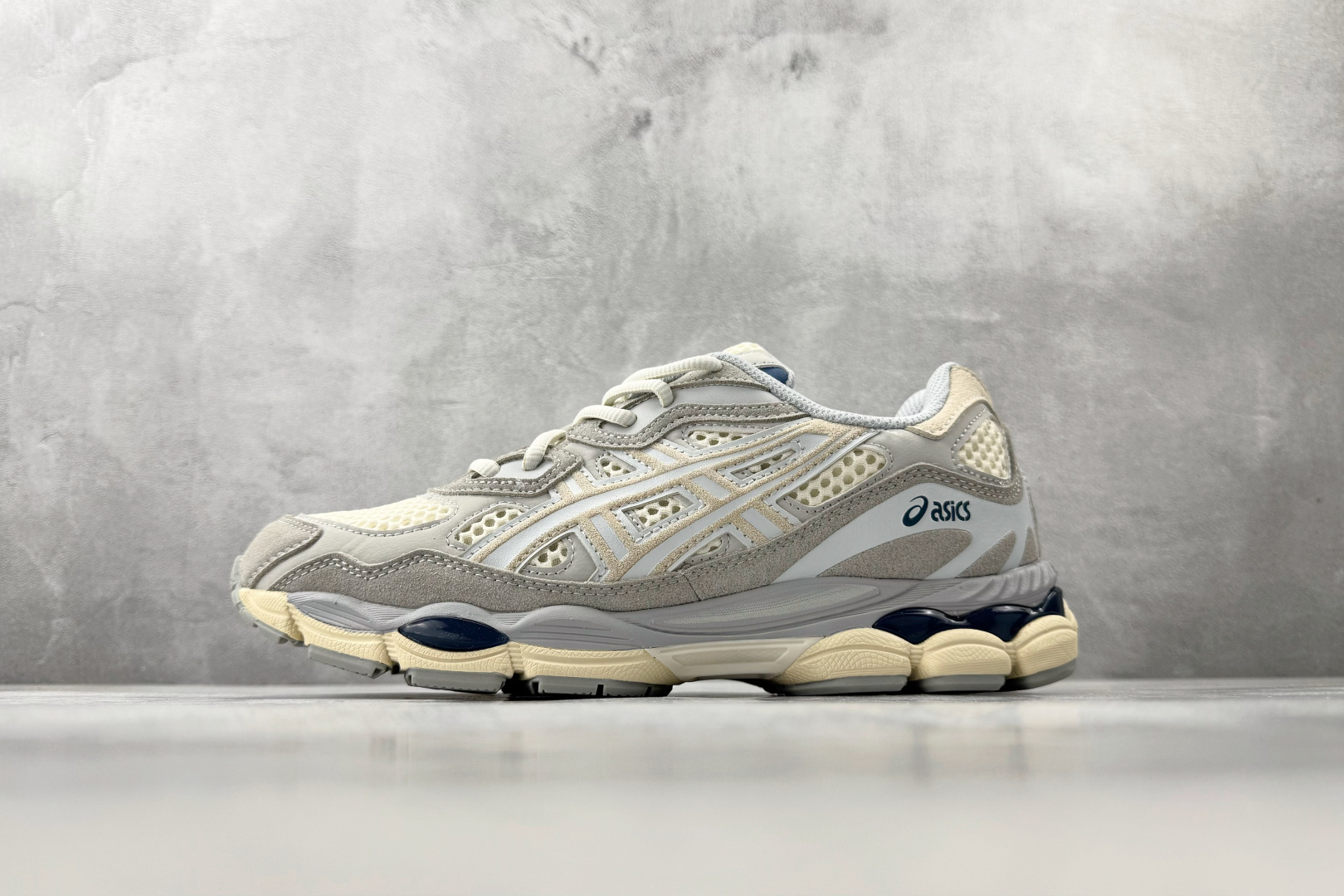 XP 平台专供 ASICS GEL-NYC系列 米灰色货号：1203A372-600尺码：36 36.5