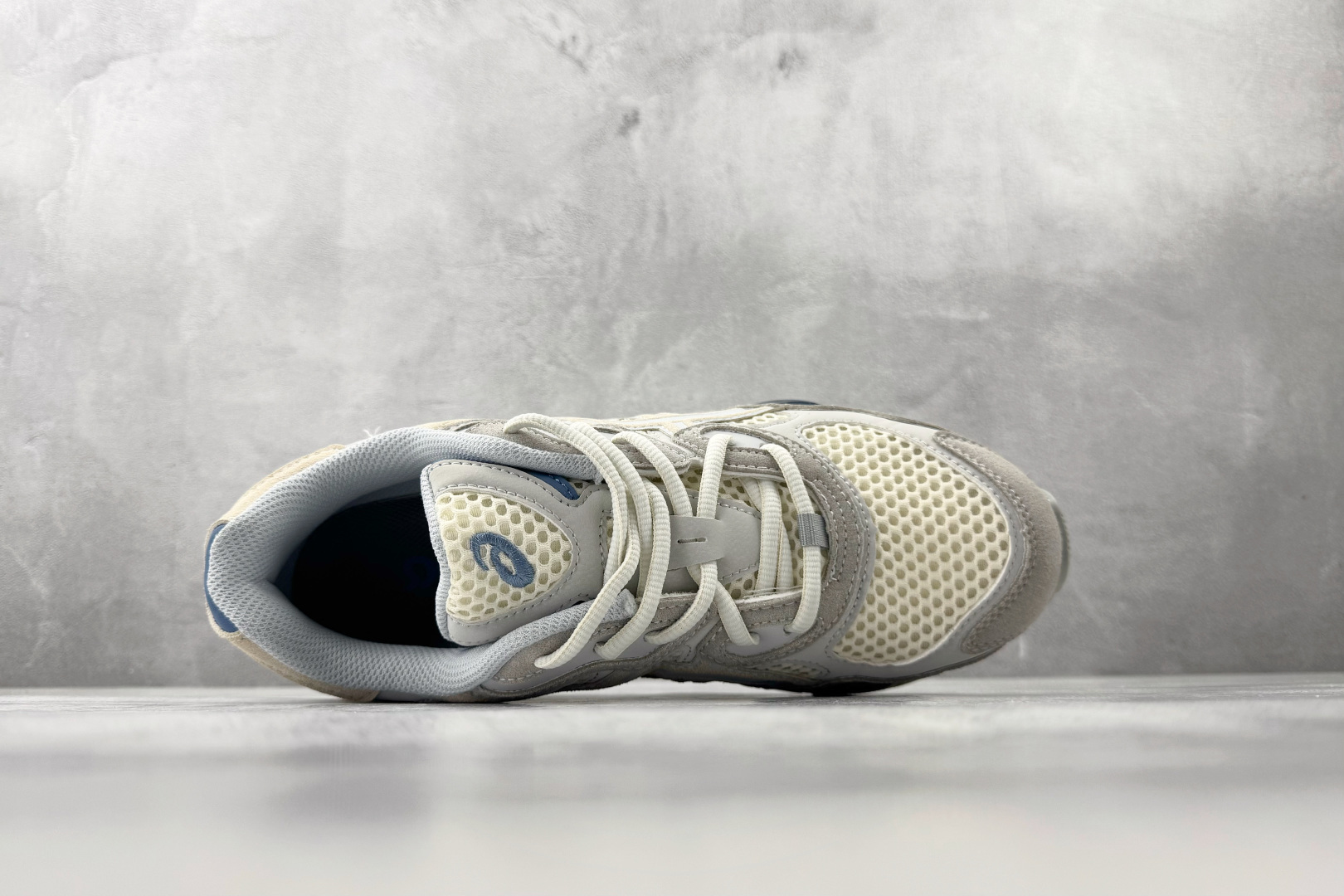 XP 平台专供 ASICS GEL-NYC系列 米灰色货号：1203A372-600尺码：36 36.5