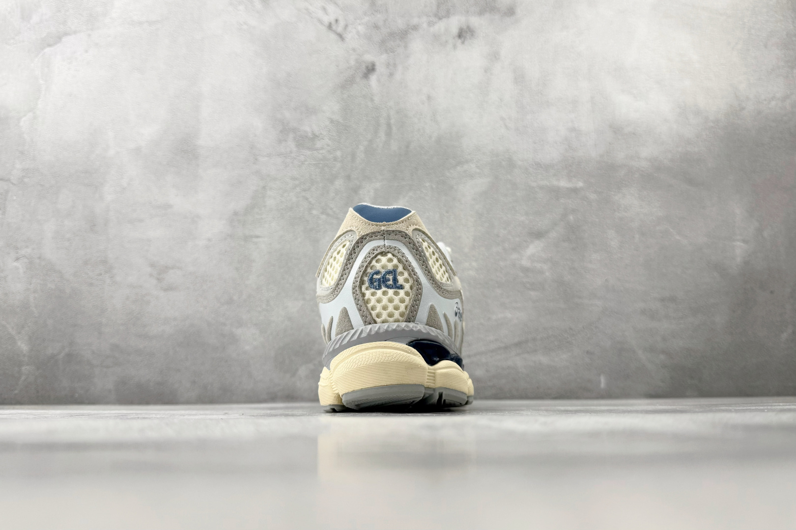 XP 平台专供 ASICS GEL-NYC系列 米灰色货号：1203A372-600尺码：36 36.5