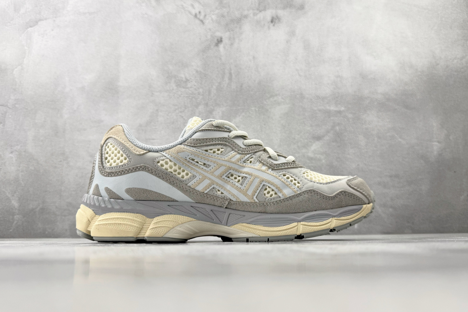 XP 平台专供 ASICS GEL-NYC系列 米灰色货号：1203A372-600尺码：36 36.5