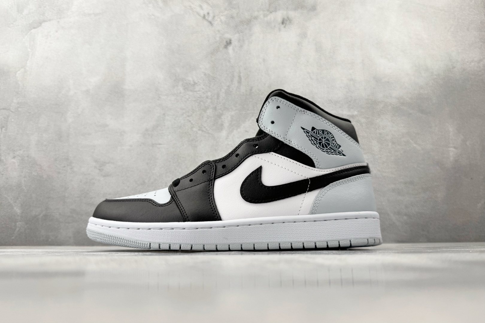 270 Jordan Air Jordan 1 Squadron Blue Toe黑白蓝 DQ8426-002