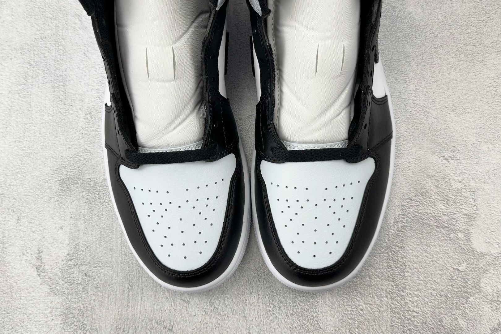 270 Jordan Air Jordan 1 Squadron Blue Toe黑白蓝 DQ8426-002