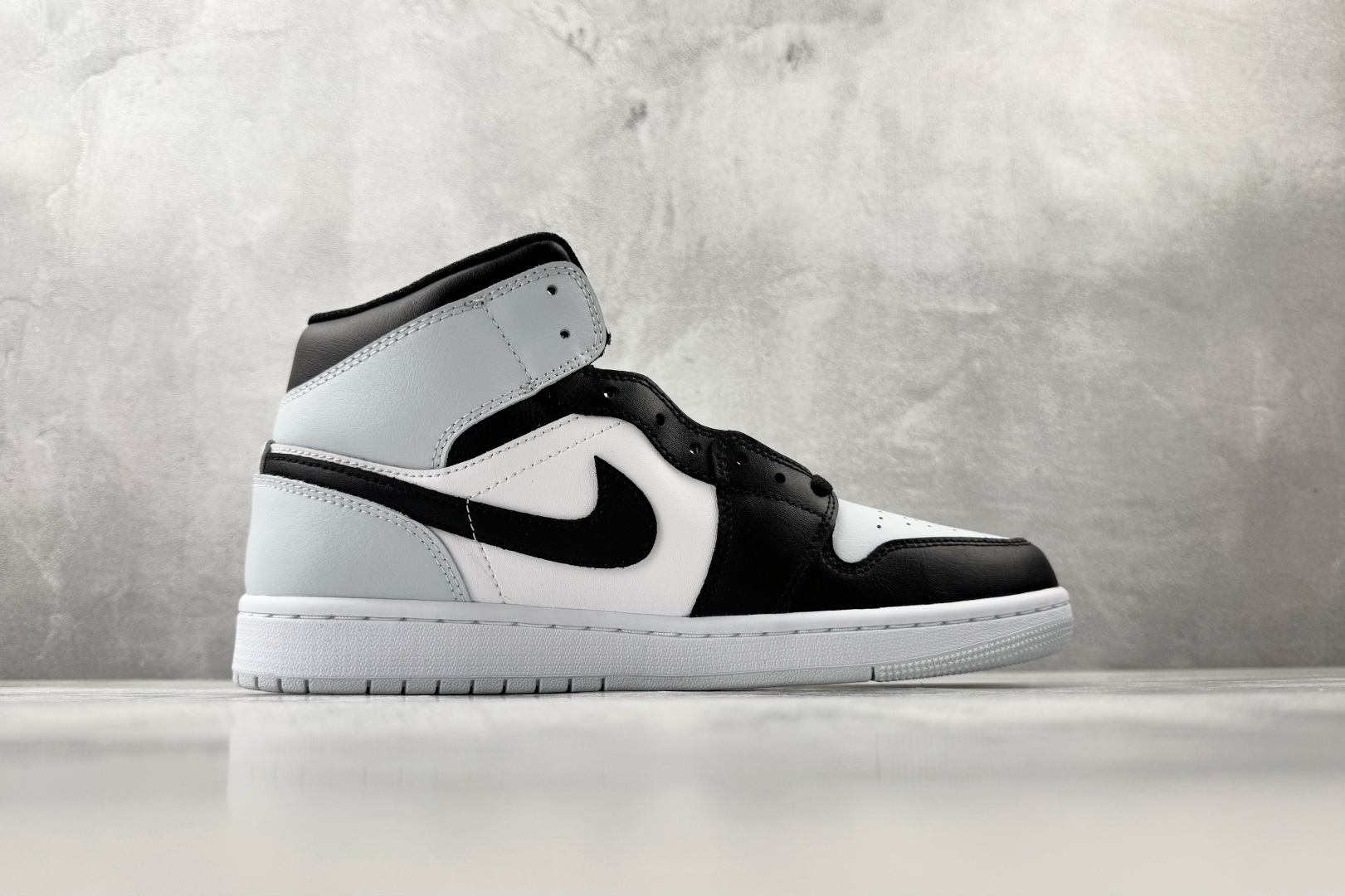 270 Jordan Air Jordan 1 Squadron Blue Toe黑白蓝 DQ8426-002