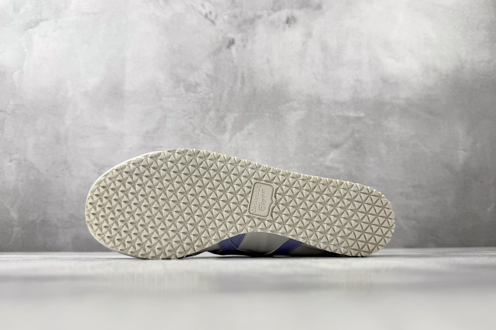 Onitsuka Tiger鬼塚虎 MEXICO 66 帆布 白紫色货号：1183B772-101尺码：