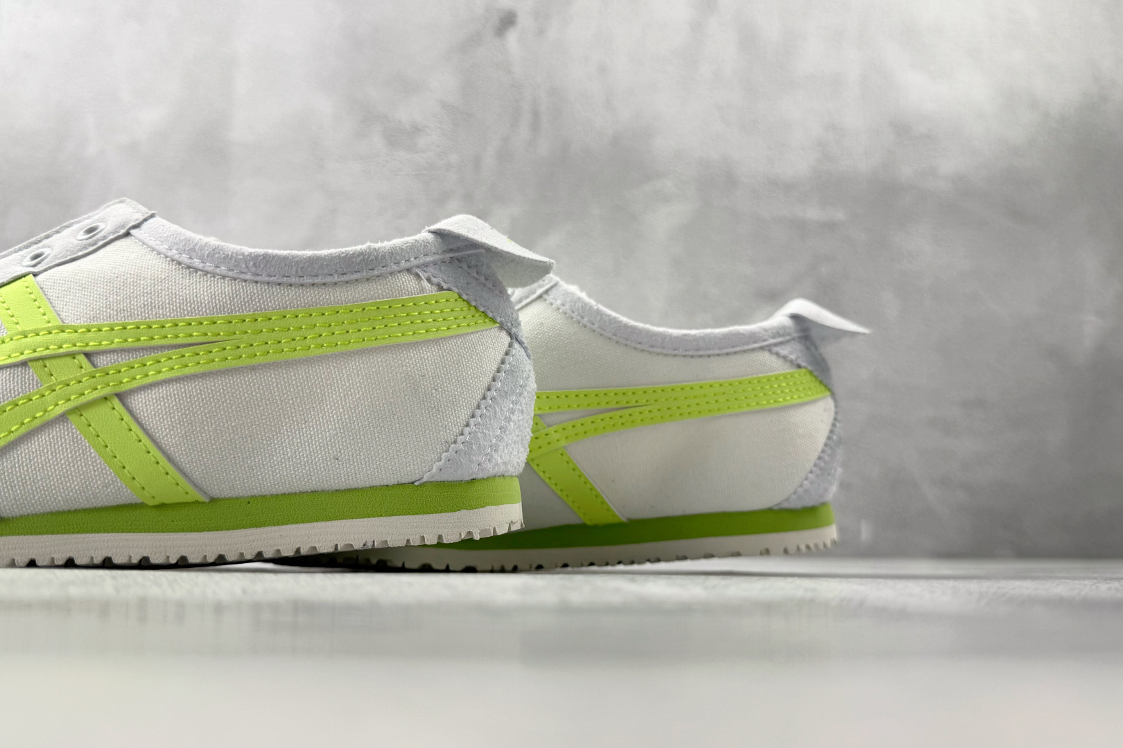 Onitsuka Tiger鬼塚虎 MEXICO 66 帆布 浅绿白货号：1183B772-102尺码：