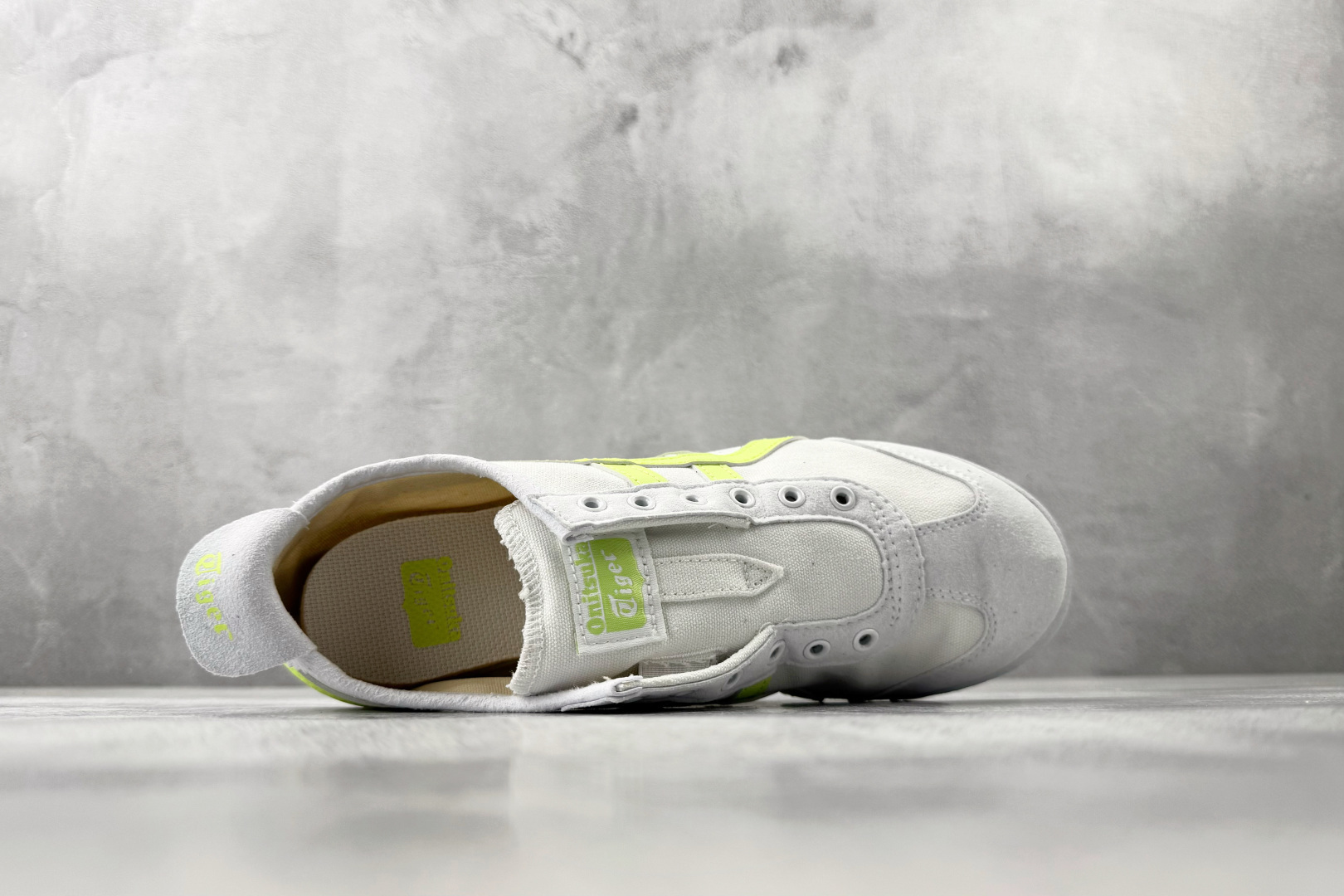 Onitsuka Tiger鬼塚虎 MEXICO 66 帆布 浅绿白货号：1183B772-102尺码：