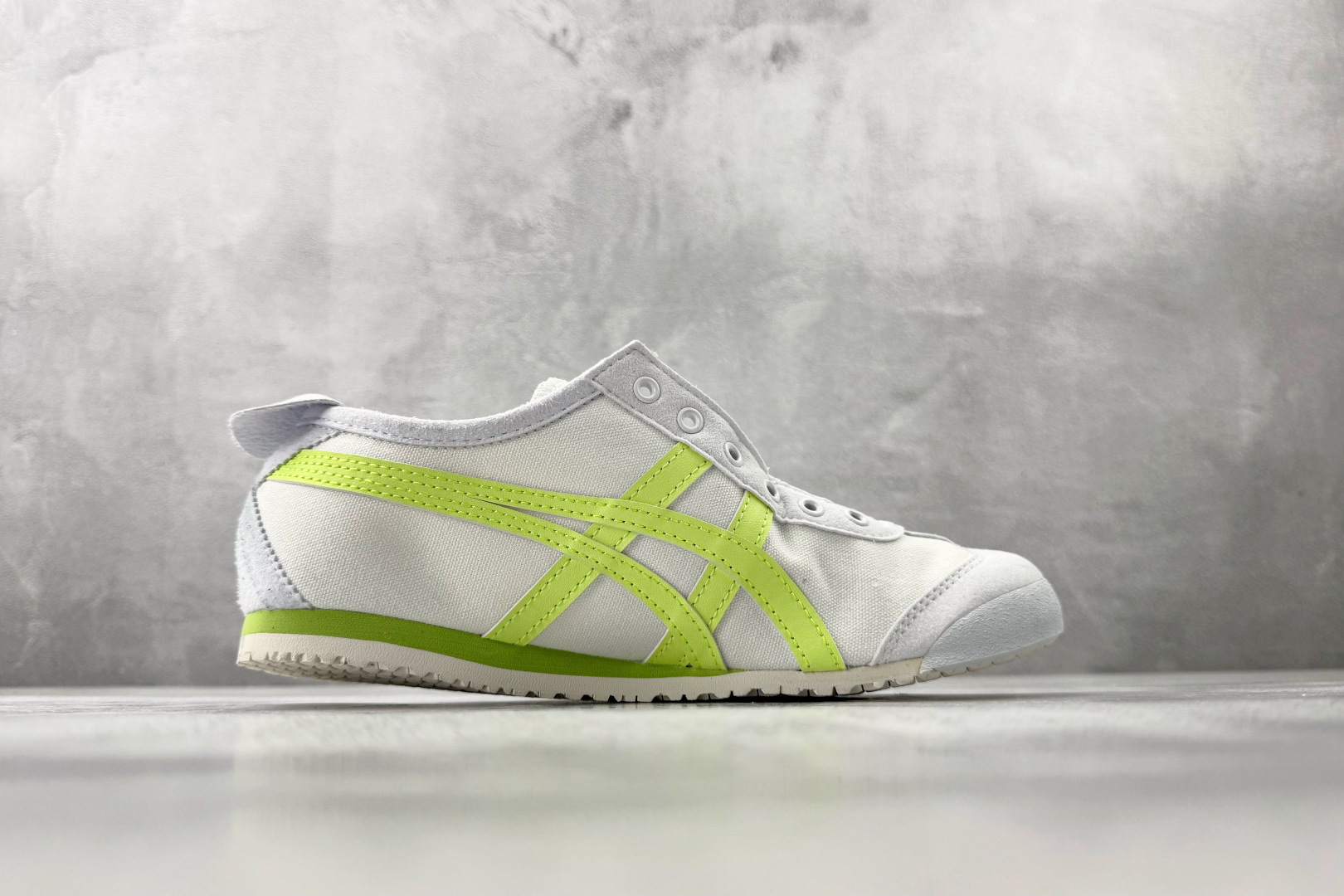 Onitsuka Tiger鬼塚虎 MEXICO 66 帆布 浅绿白货号：1183B772-102尺码：