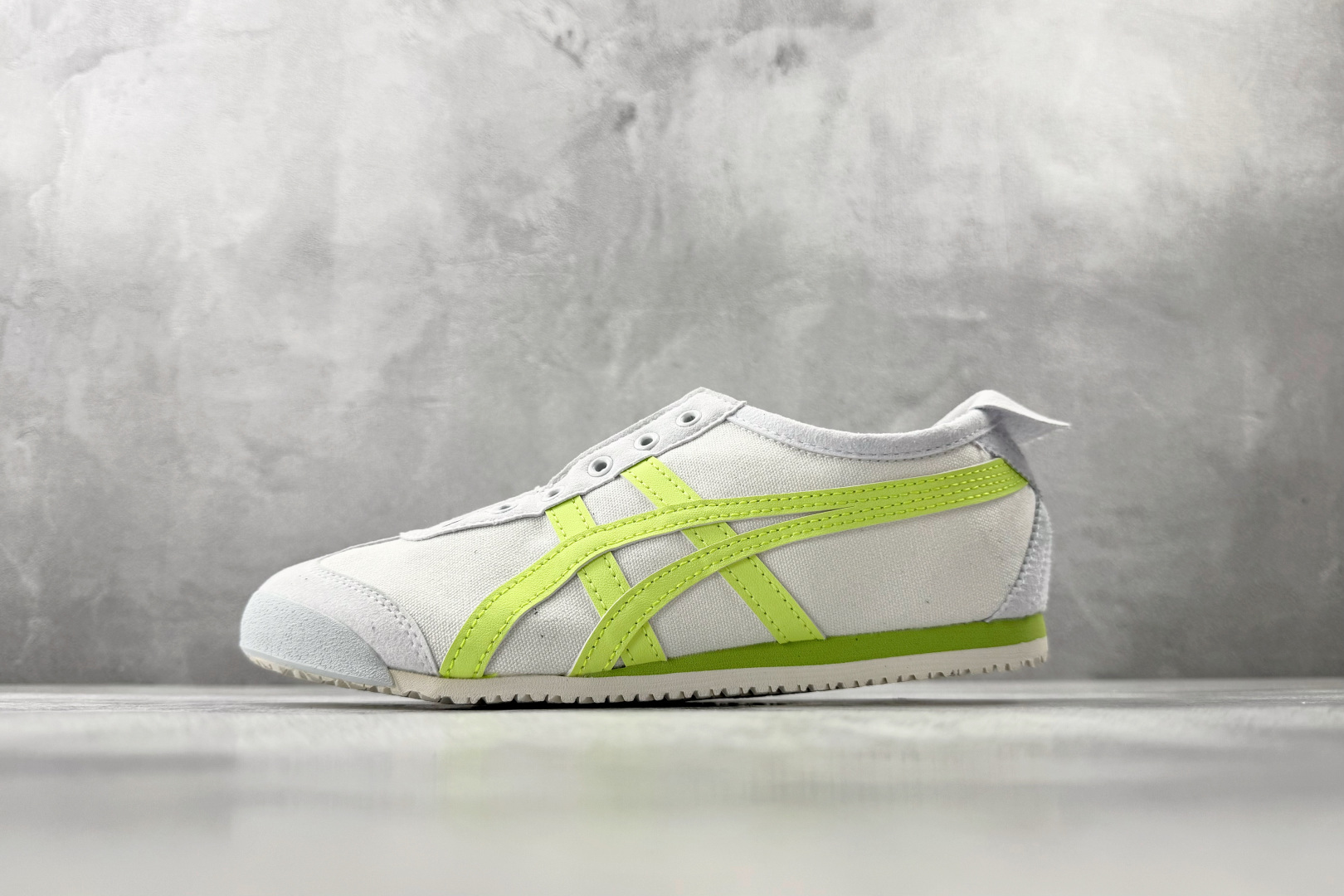 Onitsuka Tiger鬼塚虎 MEXICO 66 帆布 浅绿白货号：1183B772-102尺码：