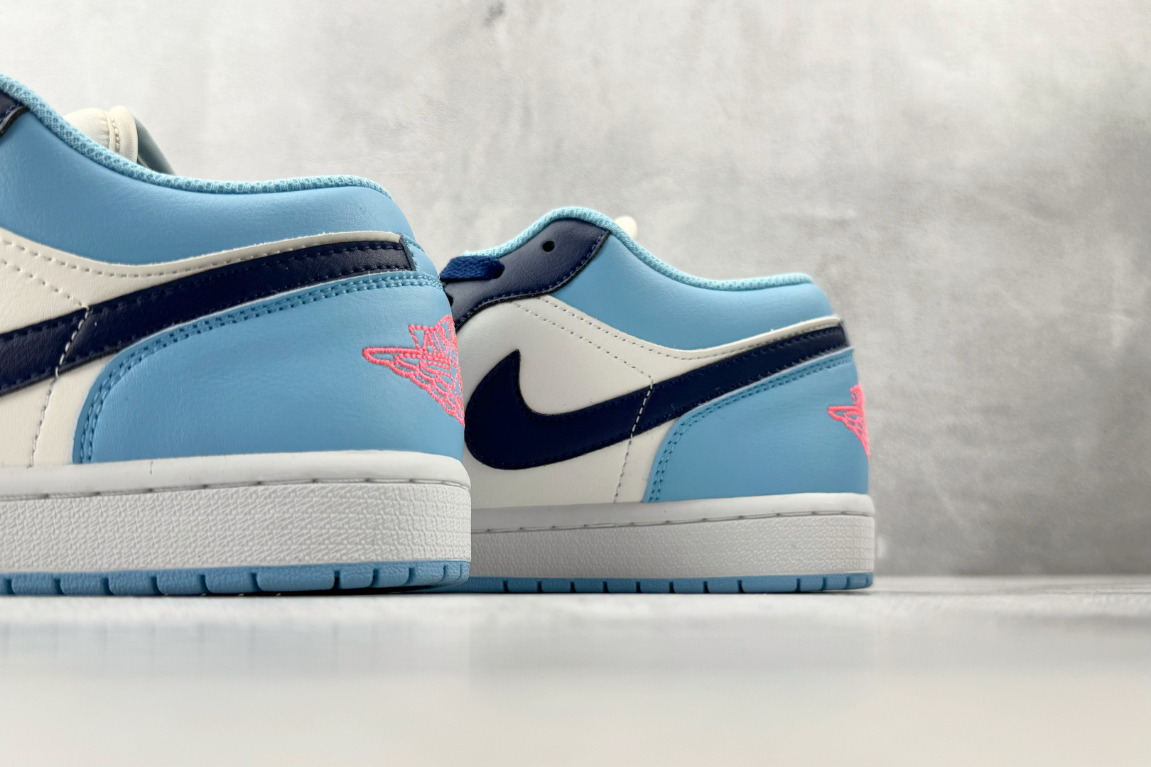平台爆款 Jordan Air Jordan 1 白蓝色 553558-149-Top High Quatity Cheap Sneakers Fashion Clothing Clothes Bags handbags Shoes of all Brand wholesale With The best Quality And Beautiful Price from China Factory Chinese suppliers wholesaler seller 平台爆款 Jordan Air Jordan 1 白蓝色 553558-149