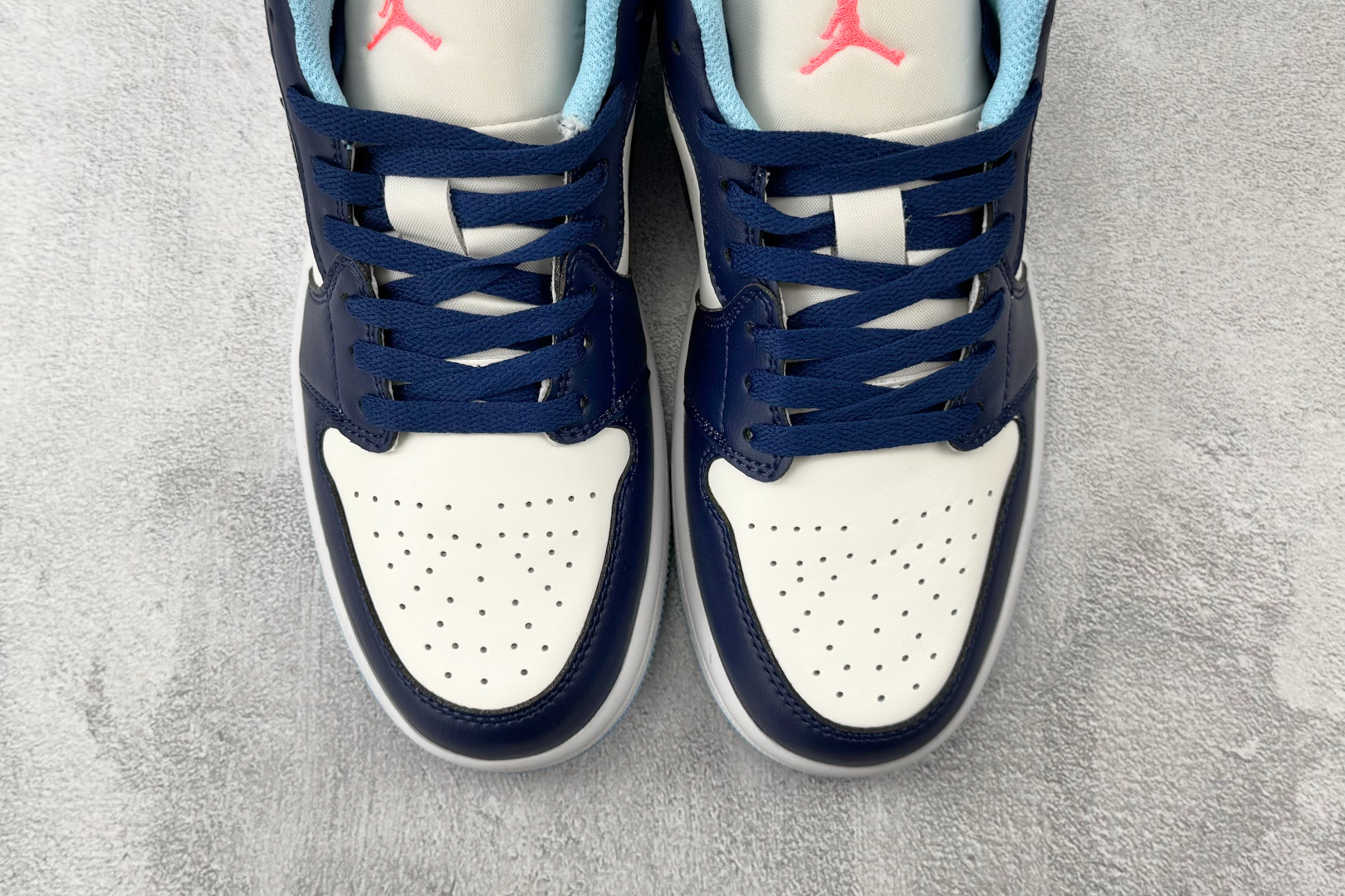 平台爆款 Jordan Air Jordan 1 白蓝色 553558-149-Top High Quatity Cheap Sneakers Fashion Clothing Clothes Bags handbags Shoes of all Brand wholesale With The best Quality And Beautiful Price from China Factory Chinese suppliers wholesaler seller 平台爆款 Jordan Air Jordan 1 白蓝色 553558-149