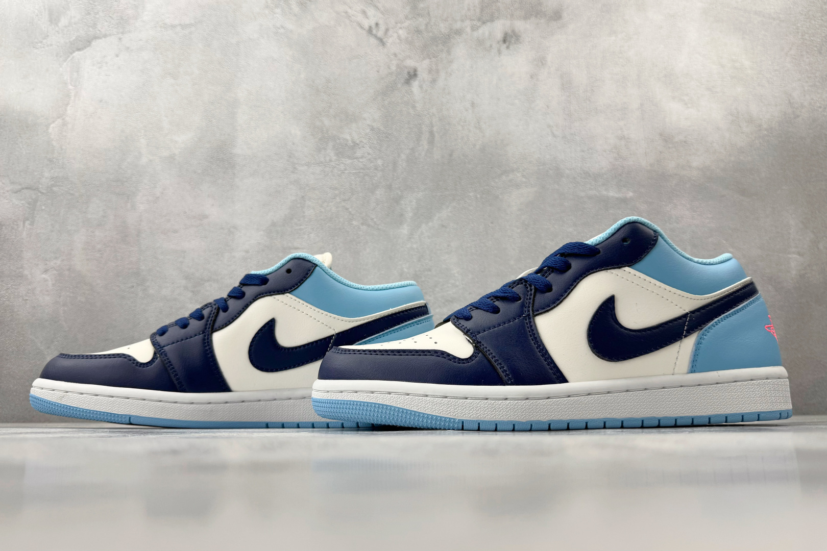 平台爆款 Jordan Air Jordan 1 白蓝色 553558-149-Top High Quatity Cheap Sneakers Fashion Clothing Clothes Bags handbags Shoes of all Brand wholesale With The best Quality And Beautiful Price from China Factory Chinese suppliers wholesaler seller 平台爆款 Jordan Air Jordan 1 白蓝色 553558-149