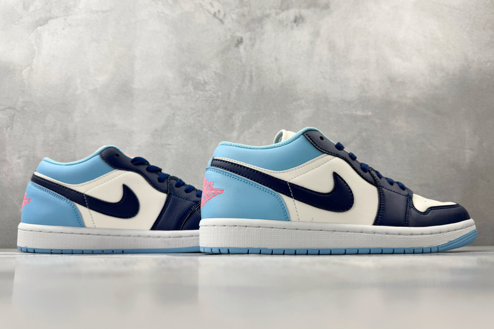 平台爆款 Jordan Air Jordan 1 白蓝色 553558-149-Top High Quatity Cheap Sneakers Fashion Clothing Clothes Bags handbags Shoes of all Brand wholesale With The best Quality And Beautiful Price from China Factory Chinese suppliers wholesaler seller 平台爆款 Jordan Air Jordan 1 白蓝色 553558-149
