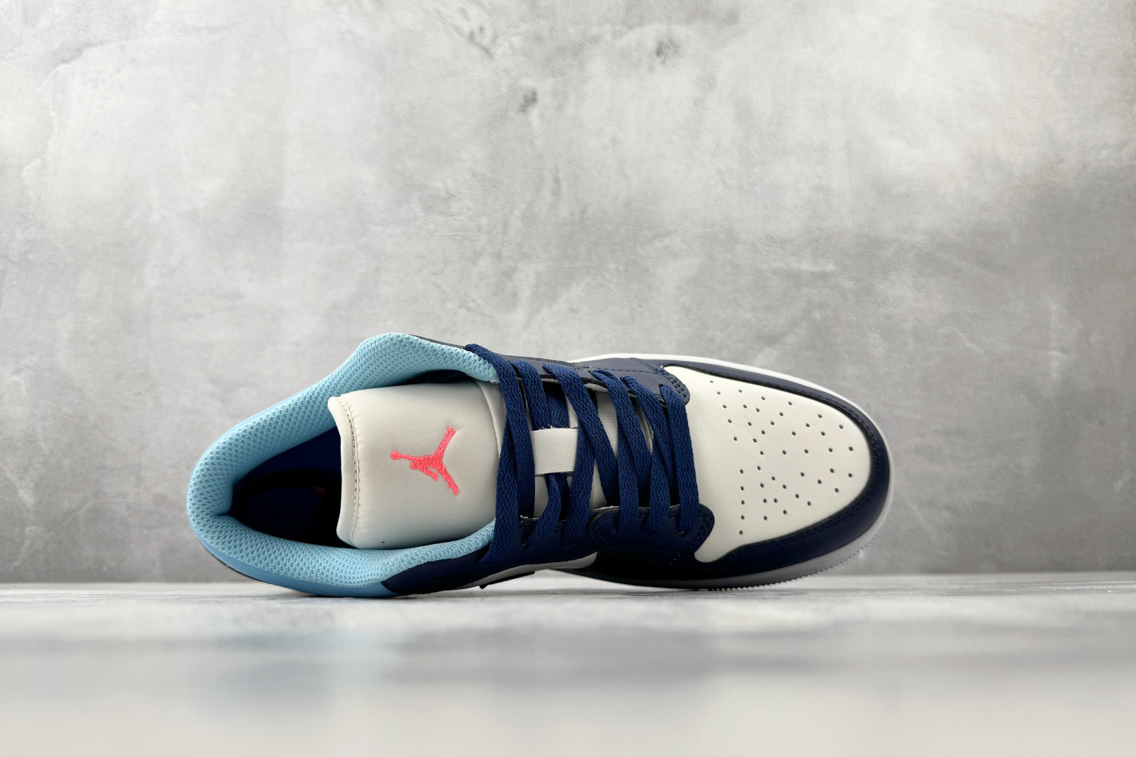 平台爆款 Jordan Air Jordan 1 白蓝色 553558-149-Top High Quatity Cheap Sneakers Fashion Clothing Clothes Bags handbags Shoes of all Brand wholesale With The best Quality And Beautiful Price from China Factory Chinese suppliers wholesaler seller 平台爆款 Jordan Air Jordan 1 白蓝色 553558-149