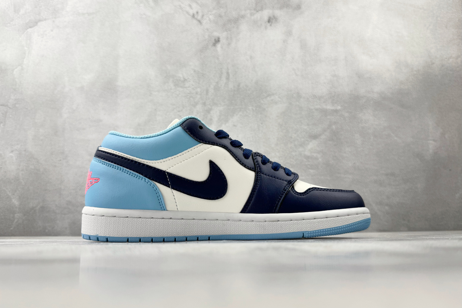 平台爆款 Jordan Air Jordan 1 白蓝色 553558-149-Top High Quatity Cheap Sneakers Fashion Clothing Clothes Bags handbags Shoes of all Brand wholesale With The best Quality And Beautiful Price from China Factory Chinese suppliers wholesaler seller 平台爆款 Jordan Air Jordan 1 白蓝色 553558-149
