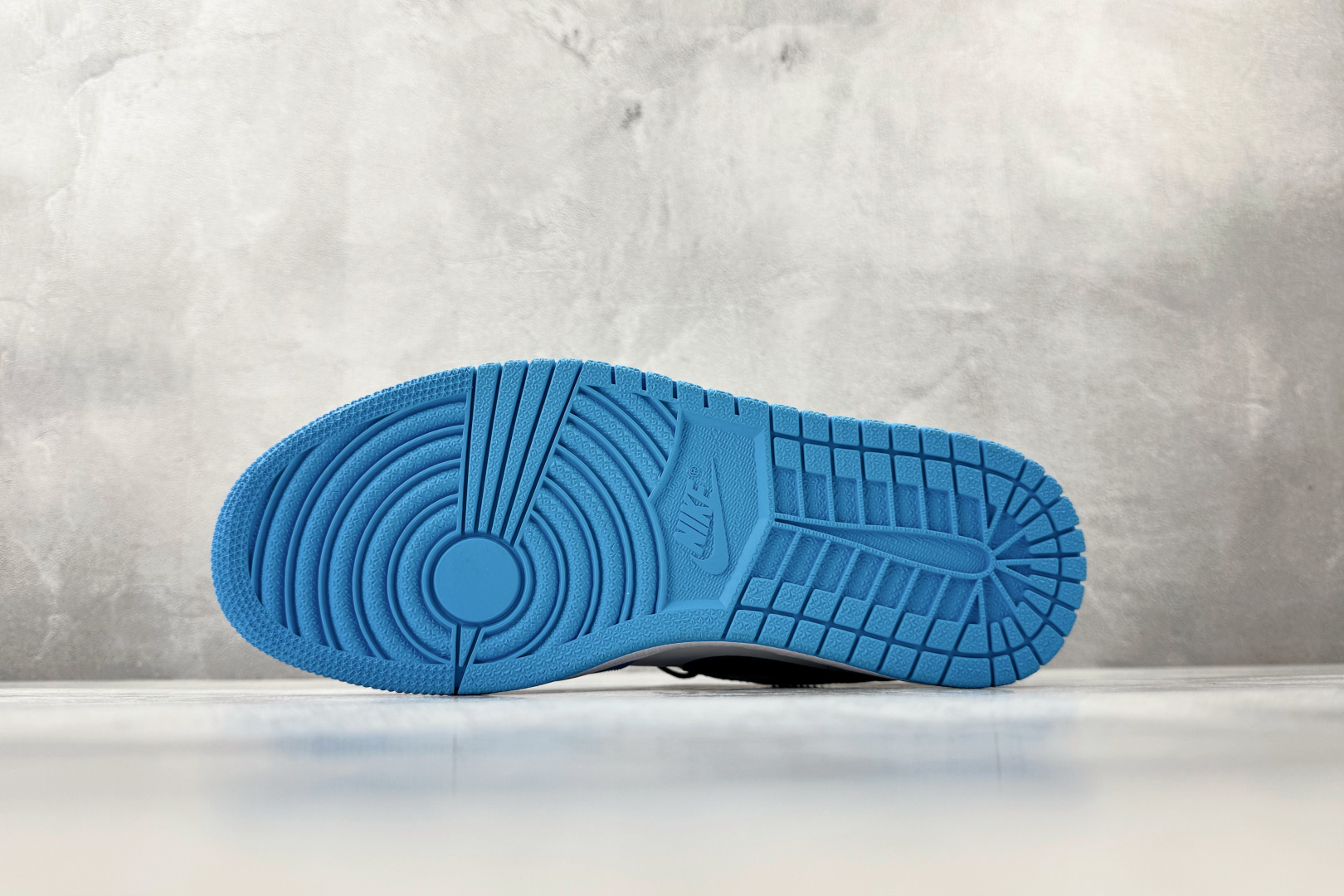 平台爆款 Jordan Air Jordan 1 low ”unc” 北卡蓝 553558-144-Top High Quatity Cheap Sneakers Fashion Clothing Clothes Bags handbags Shoes of all Brand wholesale With The best Quality And Beautiful Price from China Factory Chinese suppliers wholesaler seller 平台爆款 Jordan Air Jordan 1 low ”unc” 北卡蓝 553558-144