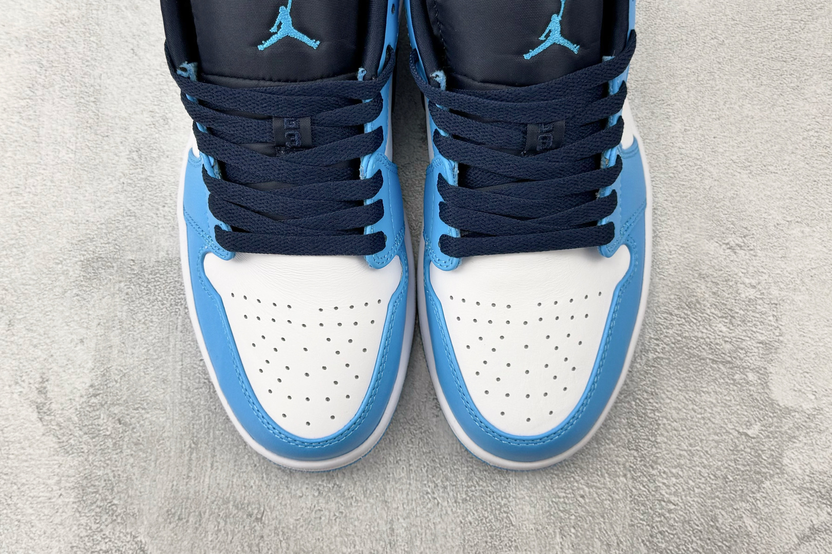 平台爆款 Jordan Air Jordan 1 low ”unc” 北卡蓝 553558-144-Top High Quatity Cheap Sneakers Fashion Clothing Clothes Bags handbags Shoes of all Brand wholesale With The best Quality And Beautiful Price from China Factory Chinese suppliers wholesaler seller 平台爆款 Jordan Air Jordan 1 low ”unc” 北卡蓝 553558-144