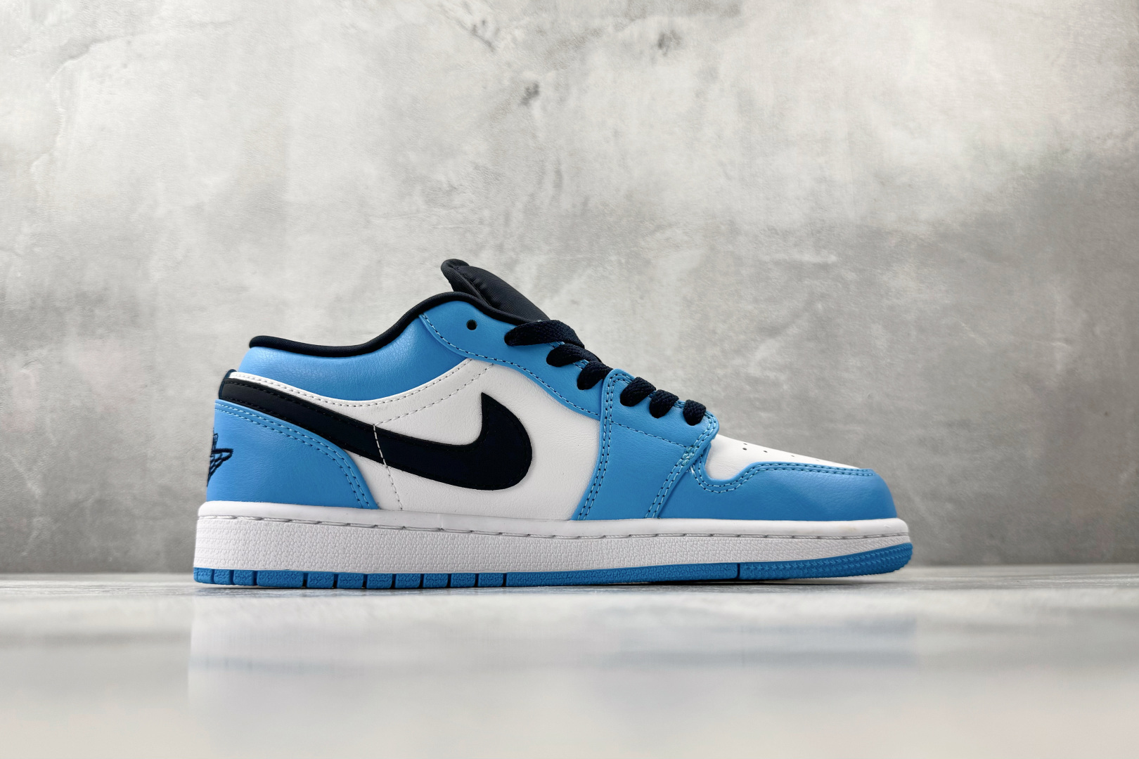 平台爆款 Jordan Air Jordan 1 low ”unc” 北卡蓝 553558-144-Top High Quatity Cheap Sneakers Fashion Clothing Clothes Bags handbags Shoes of all Brand wholesale With The best Quality And Beautiful Price from China Factory Chinese suppliers wholesaler seller 平台爆款 Jordan Air Jordan 1 low ”unc” 北卡蓝 553558-144