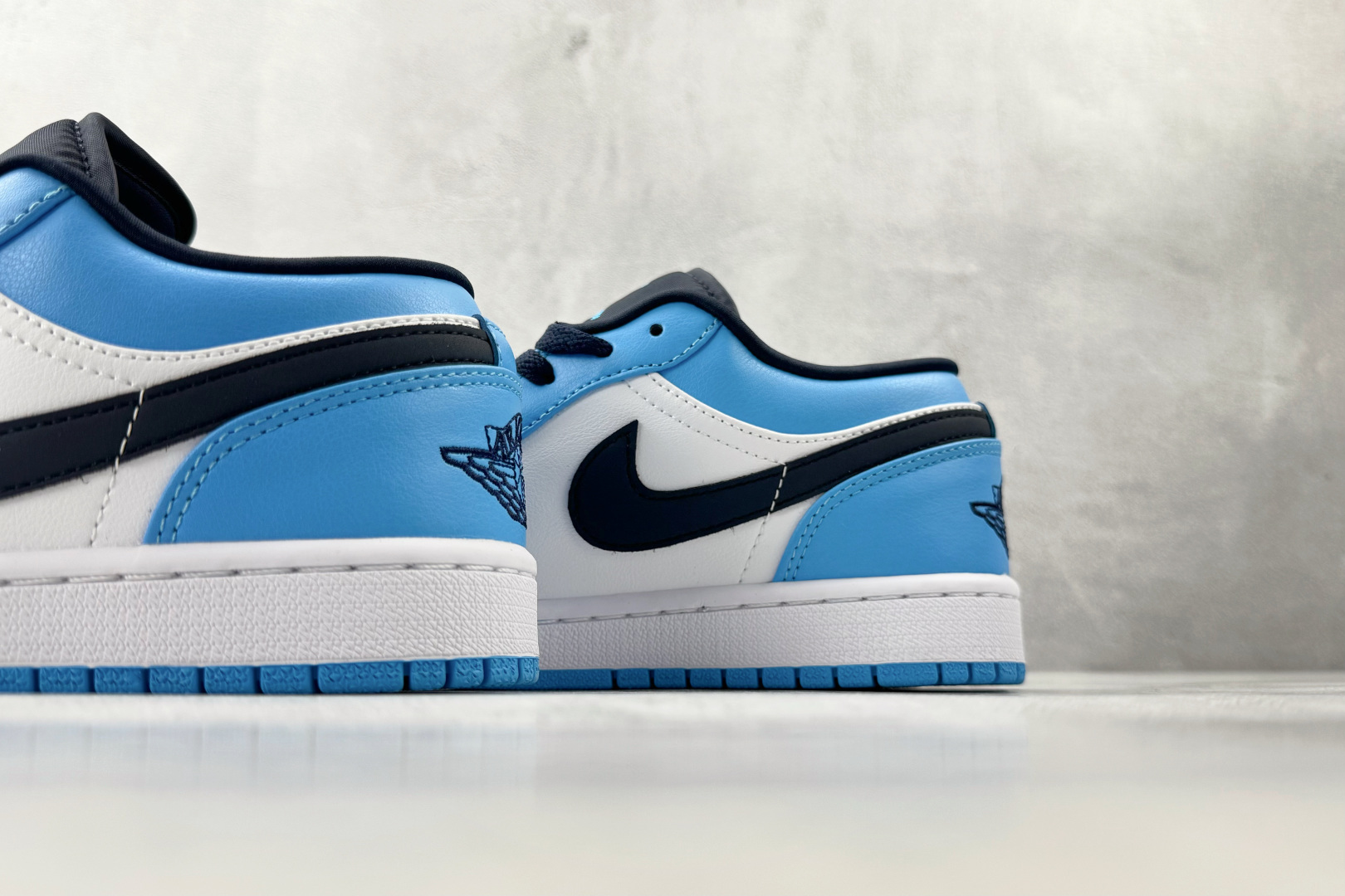 平台爆款 Jordan Air Jordan 1 low ”unc” 北卡蓝 553558-144-Top High Quatity Cheap Sneakers Fashion Clothing Clothes Bags handbags Shoes of all Brand wholesale With The best Quality And Beautiful Price from China Factory Chinese suppliers wholesaler seller 平台爆款 Jordan Air Jordan 1 low ”unc” 北卡蓝 553558-144