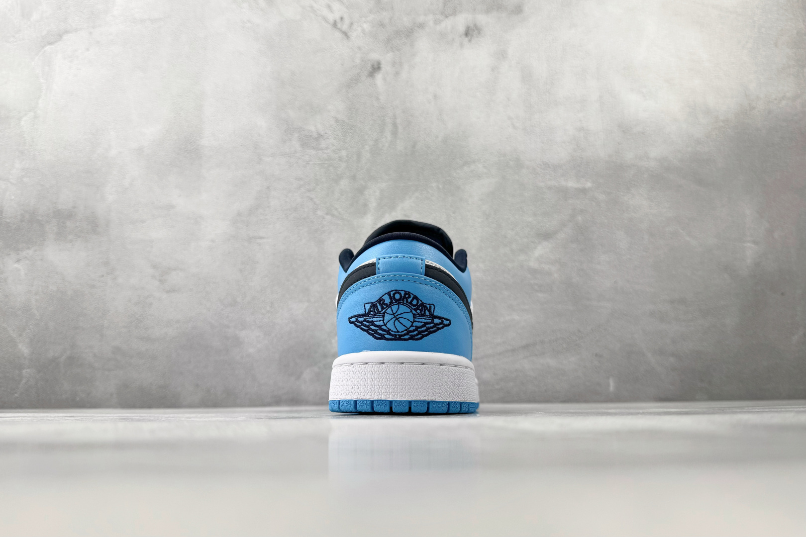 平台爆款 Jordan Air Jordan 1 low ”unc” 北卡蓝 553558-144-Top High Quatity Cheap Sneakers Fashion Clothing Clothes Bags handbags Shoes of all Brand wholesale With The best Quality And Beautiful Price from China Factory Chinese suppliers wholesaler seller 平台爆款 Jordan Air Jordan 1 low ”unc” 北卡蓝 553558-144