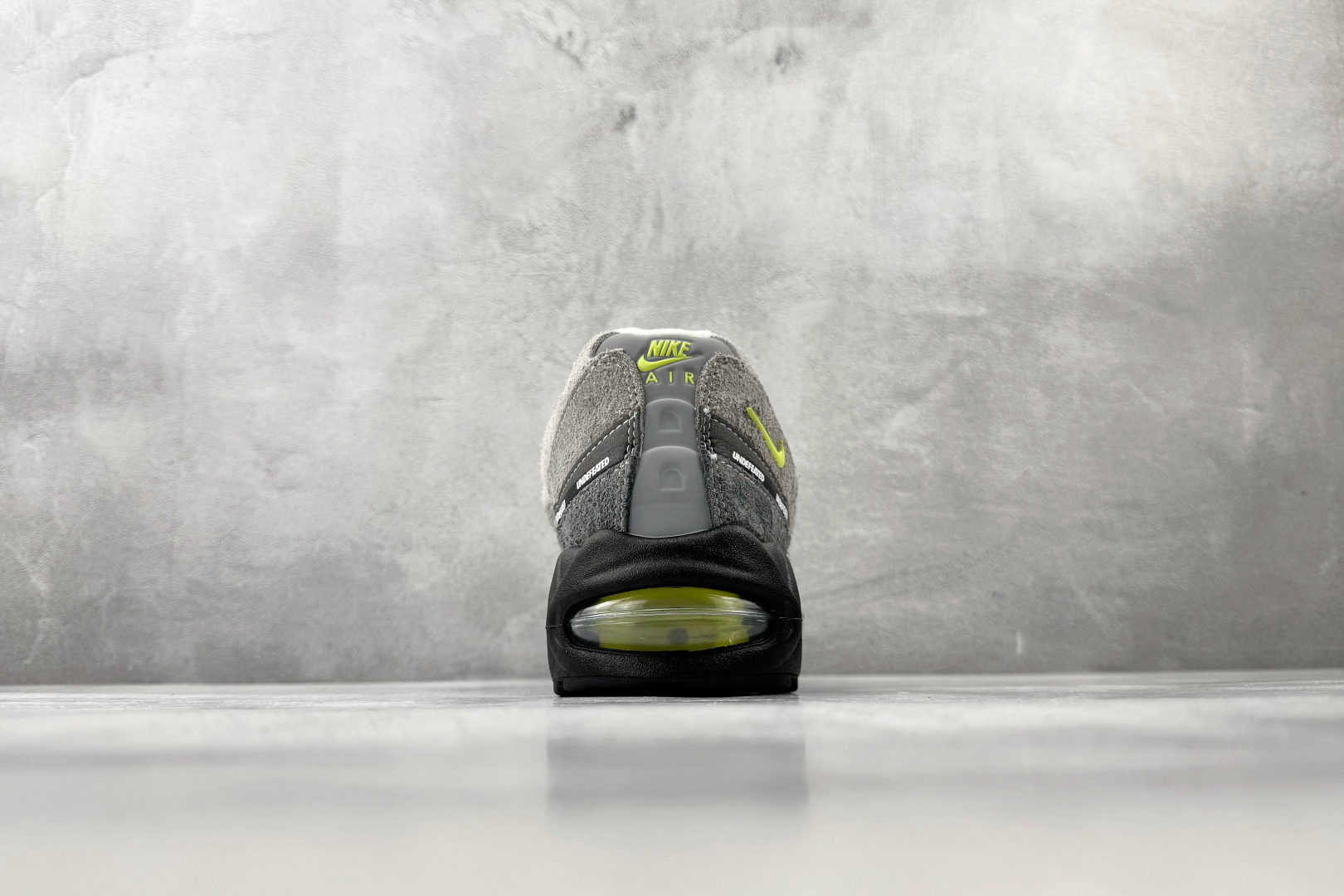 口碑神作 UNDEFEATED × Nike Air Max 95 纽约限定 灰绿 IB4523-004