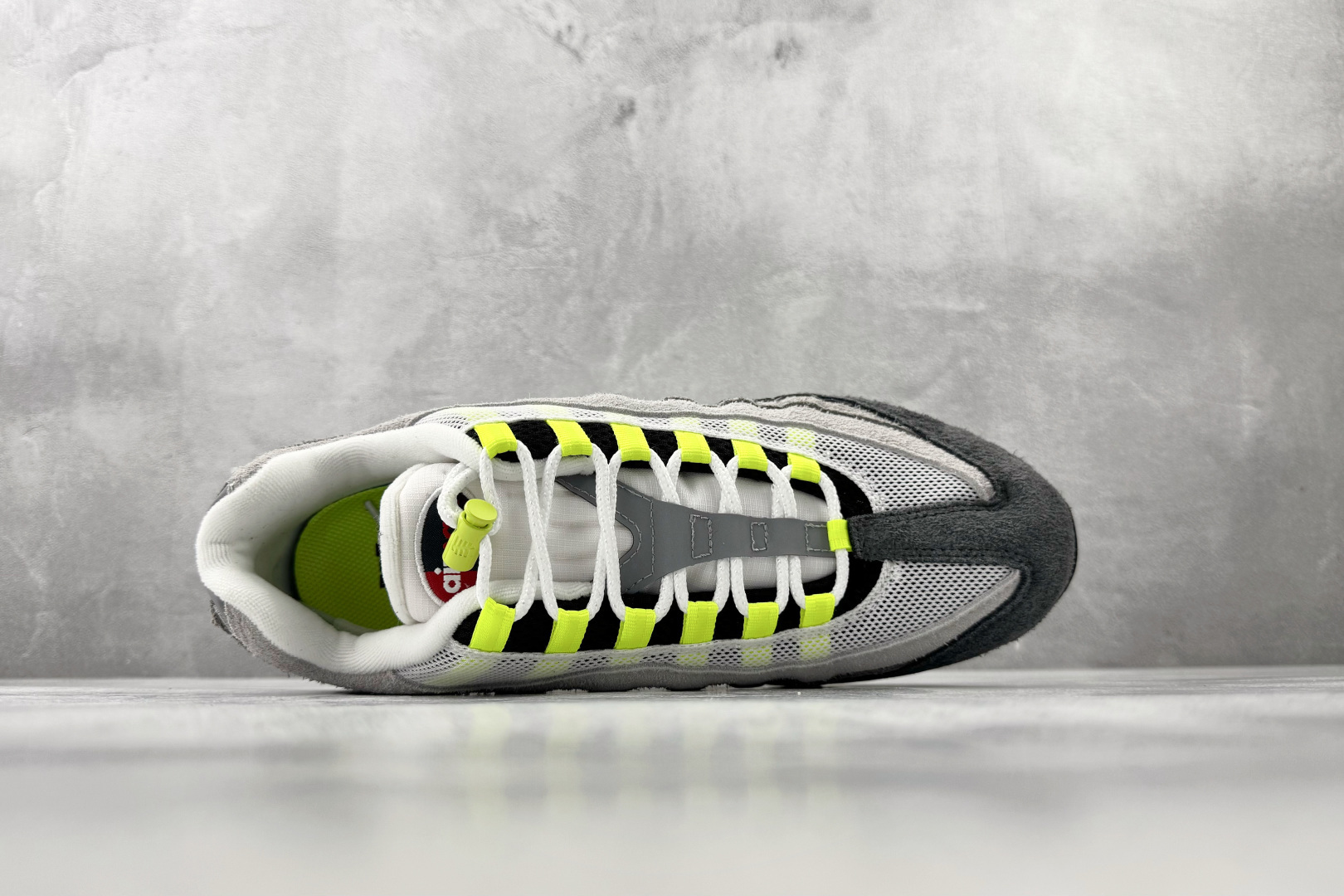 口碑神作 UNDEFEATED × Nike Air Max 95 纽约限定 灰绿 IB4523-004